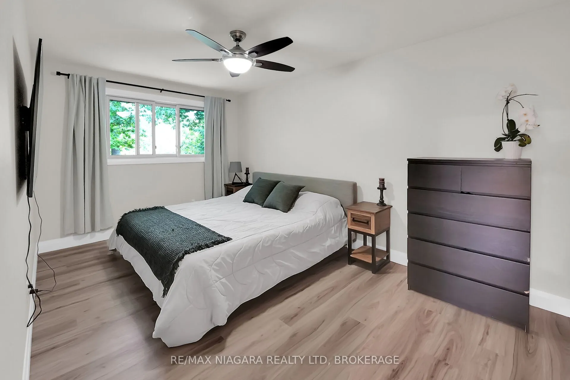 77 Alexandra Boulevard W