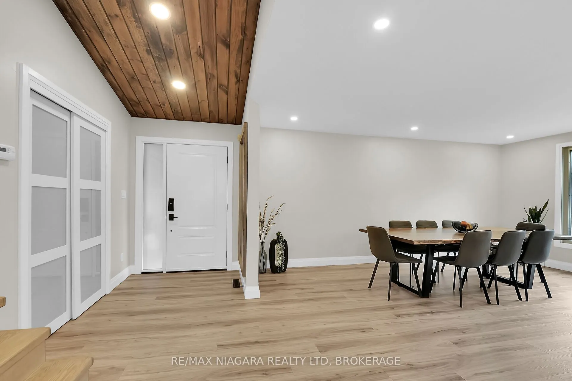 77 Alexandra Boulevard W