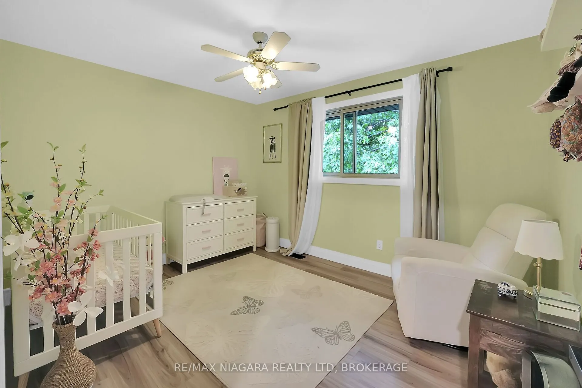 77 Alexandra Boulevard W