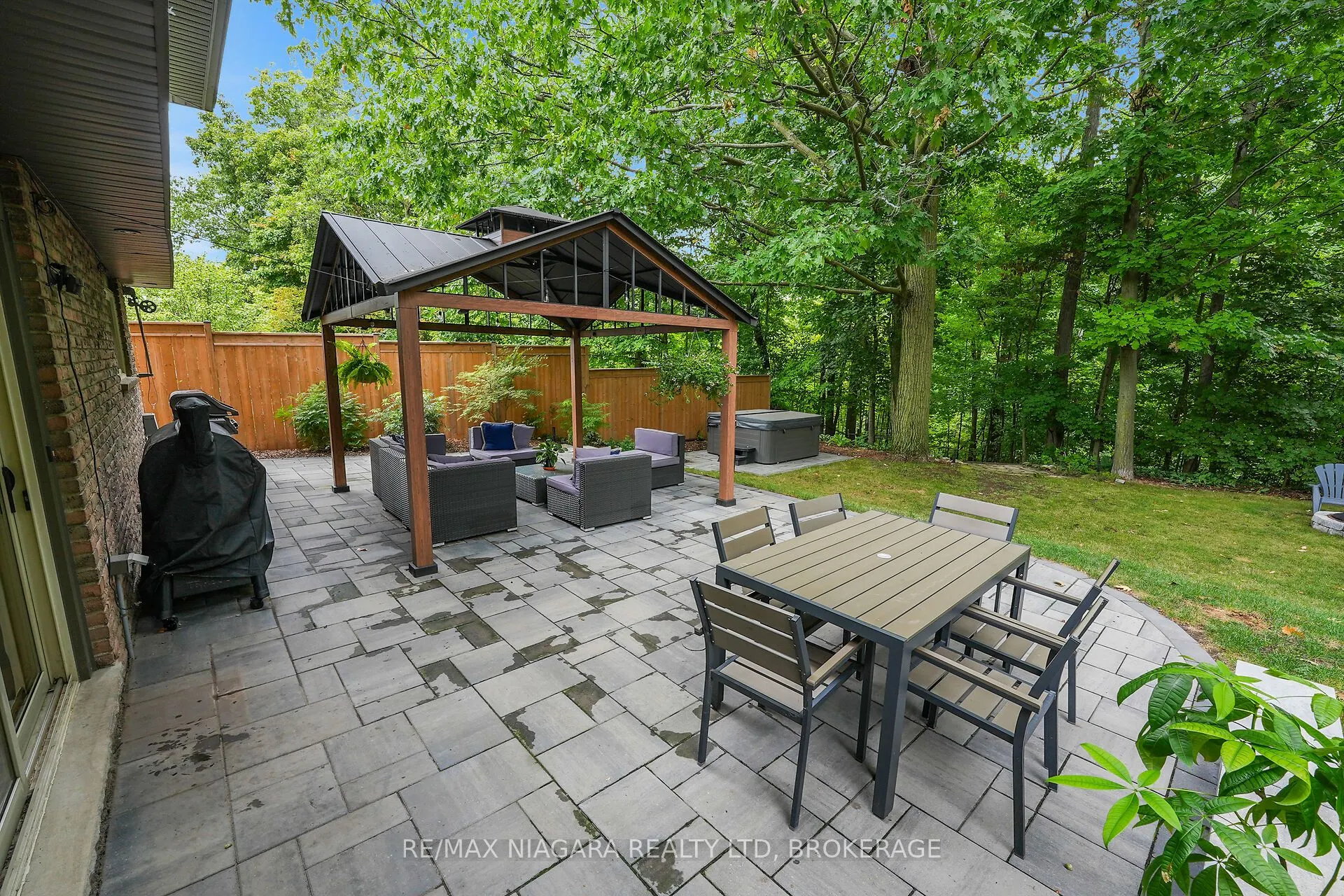 77 Alexandra Boulevard W
