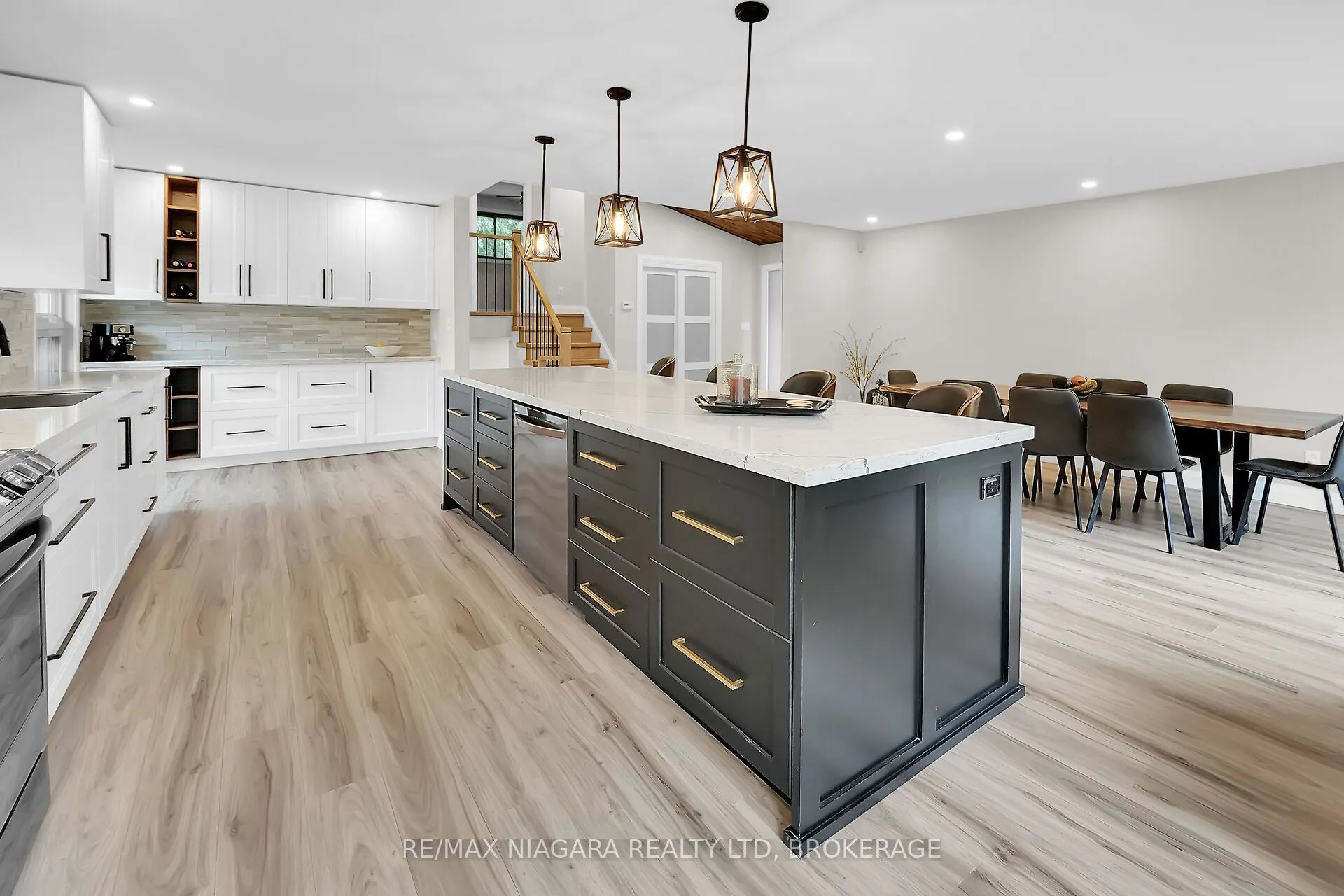 77 Alexandra Boulevard W