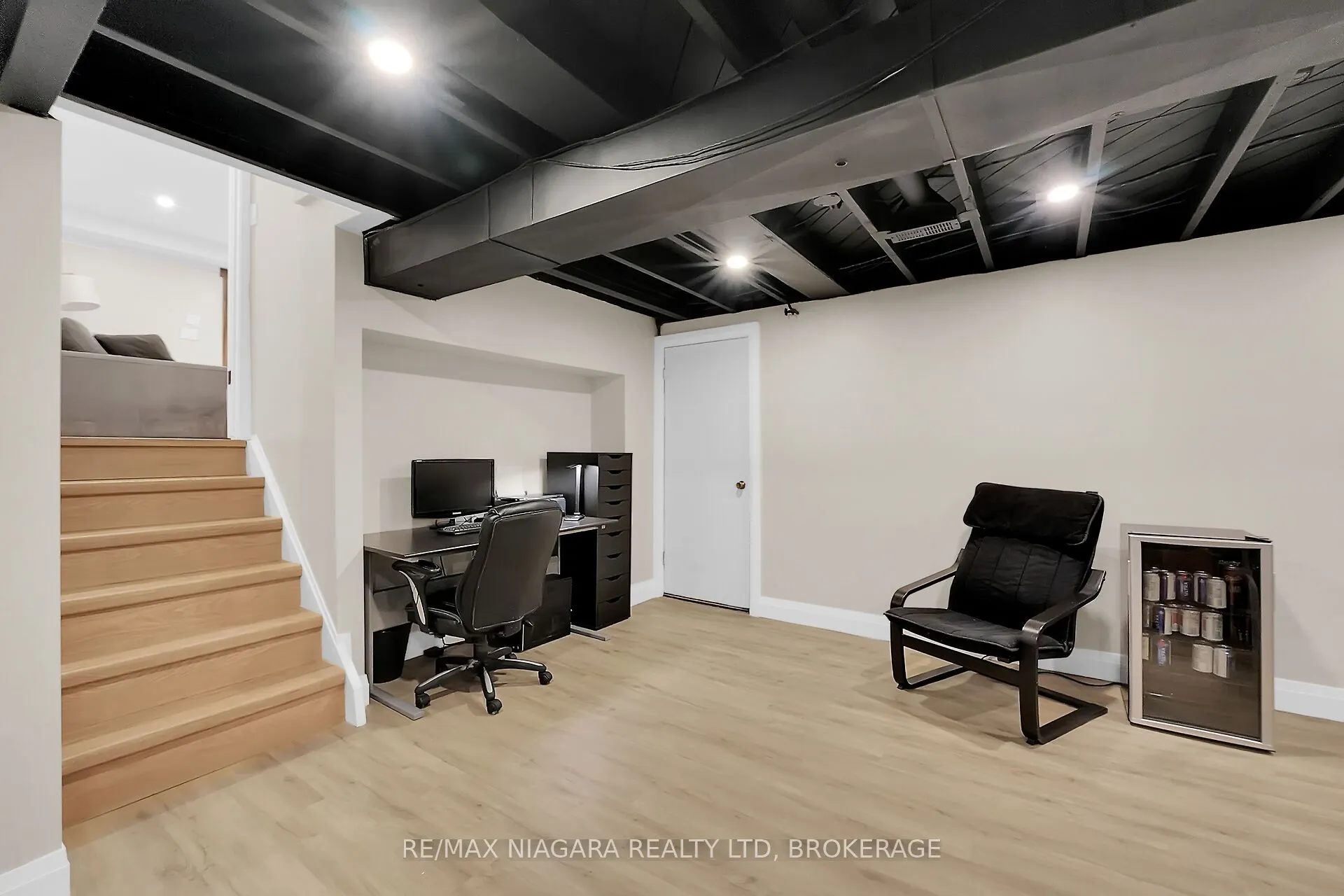 77 Alexandra Boulevard W