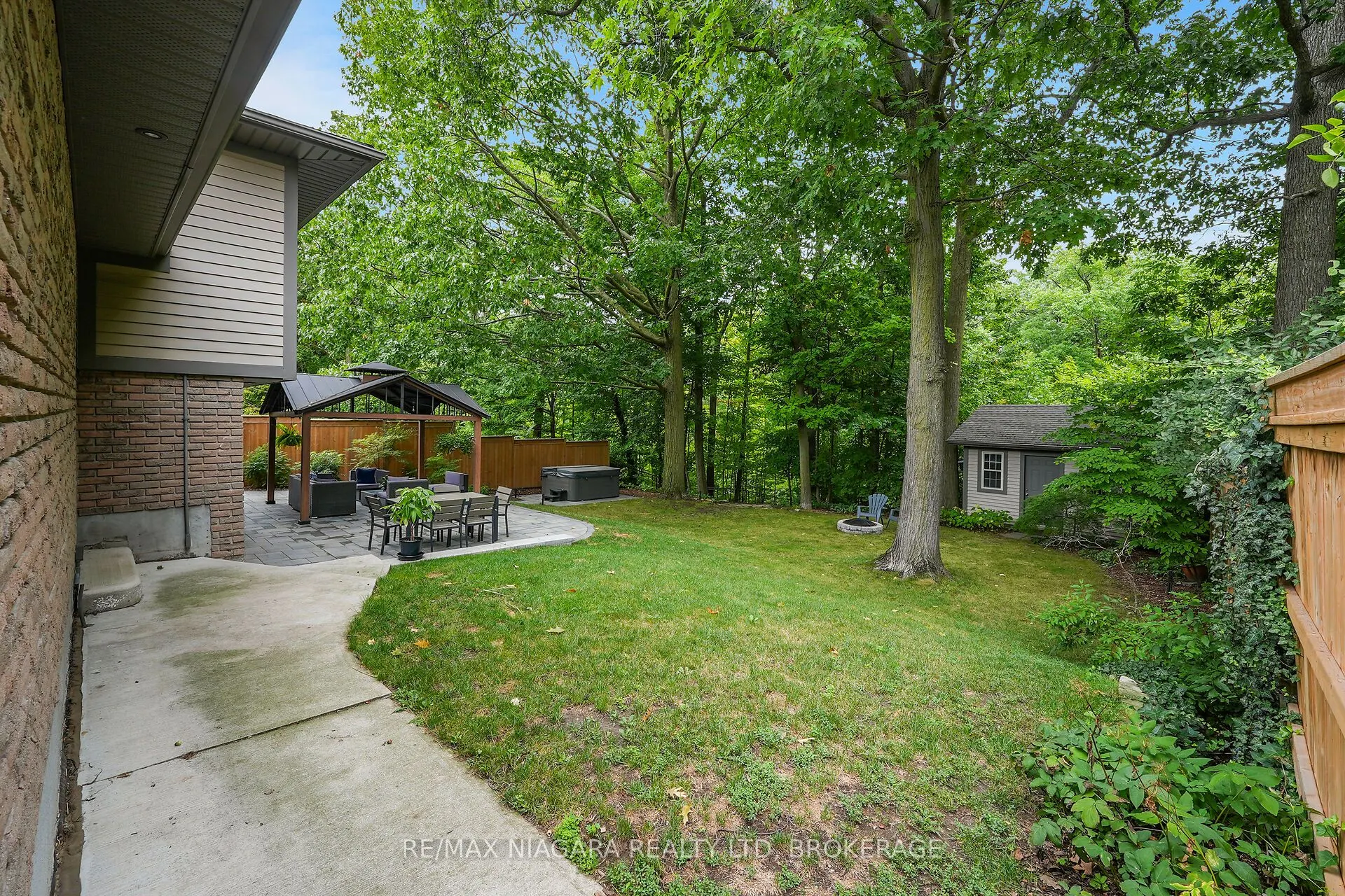 77 Alexandra Boulevard W
