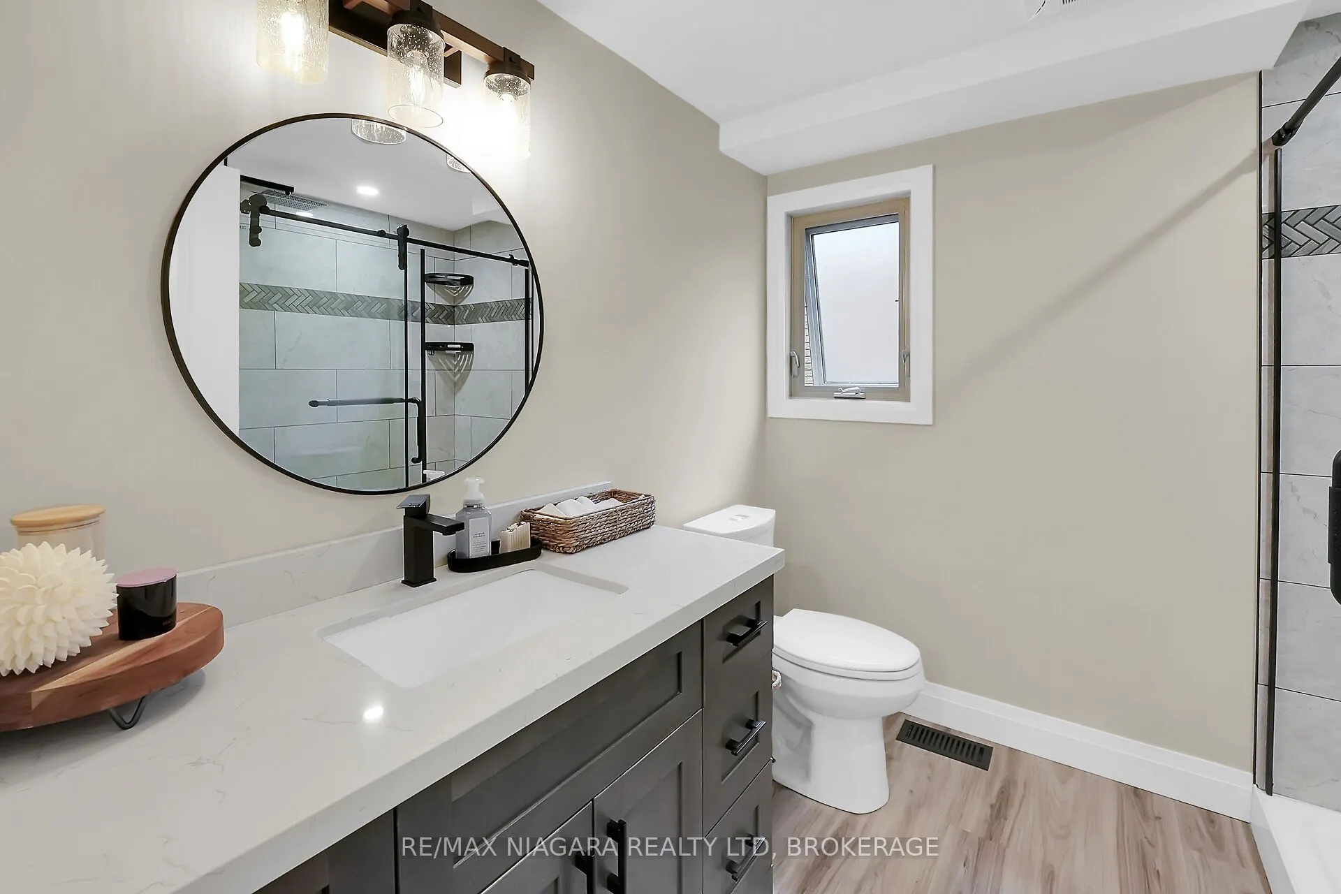 77 Alexandra Boulevard W