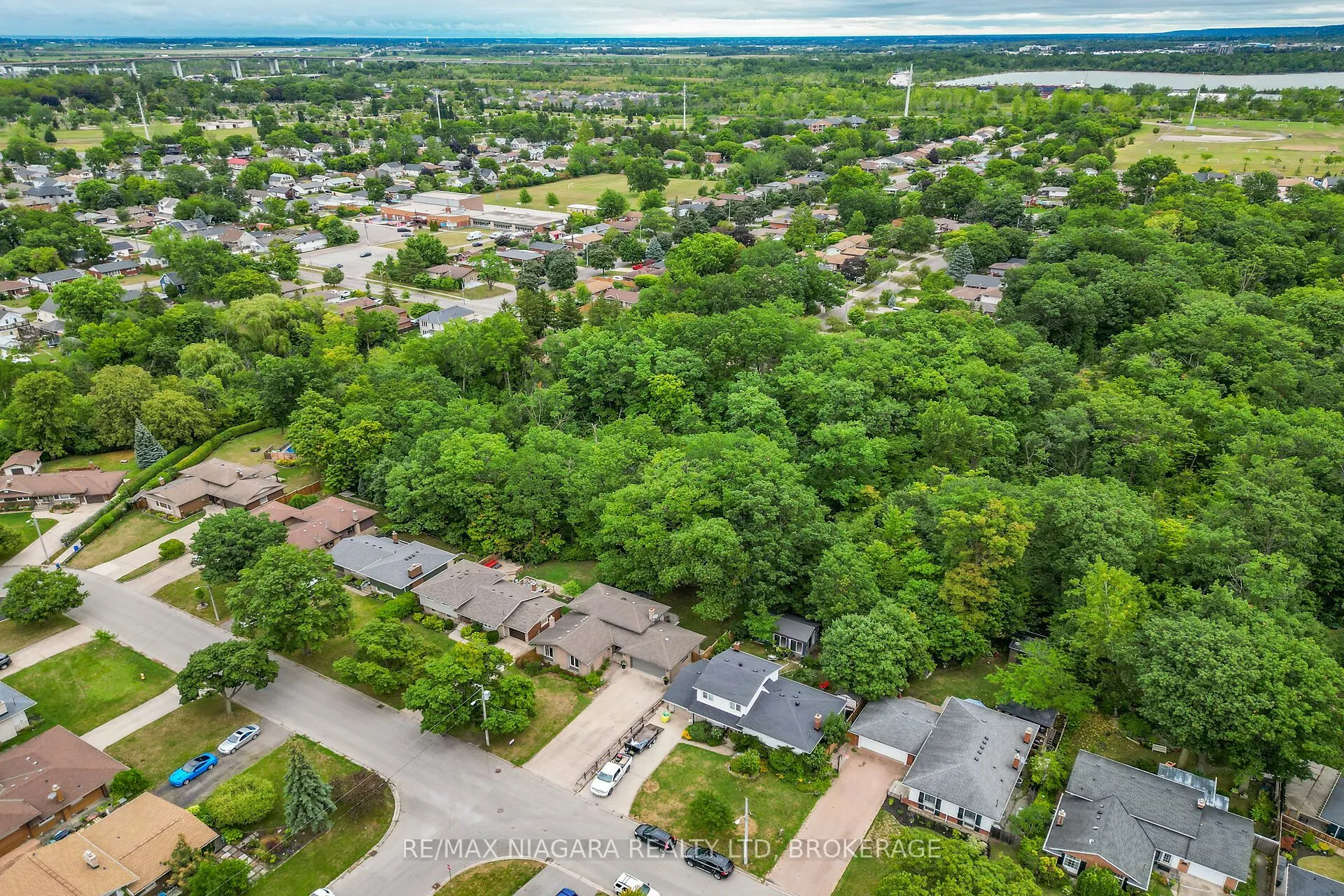 77 Alexandra Boulevard W