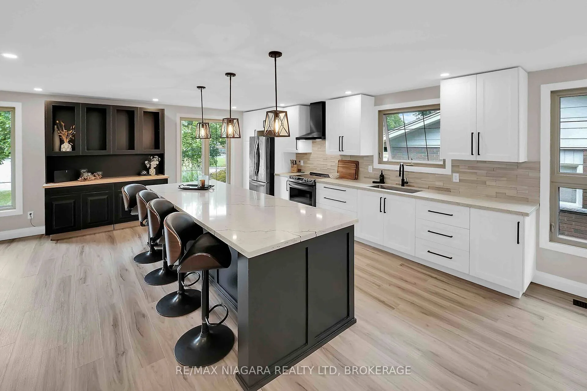 77 Alexandra Boulevard W