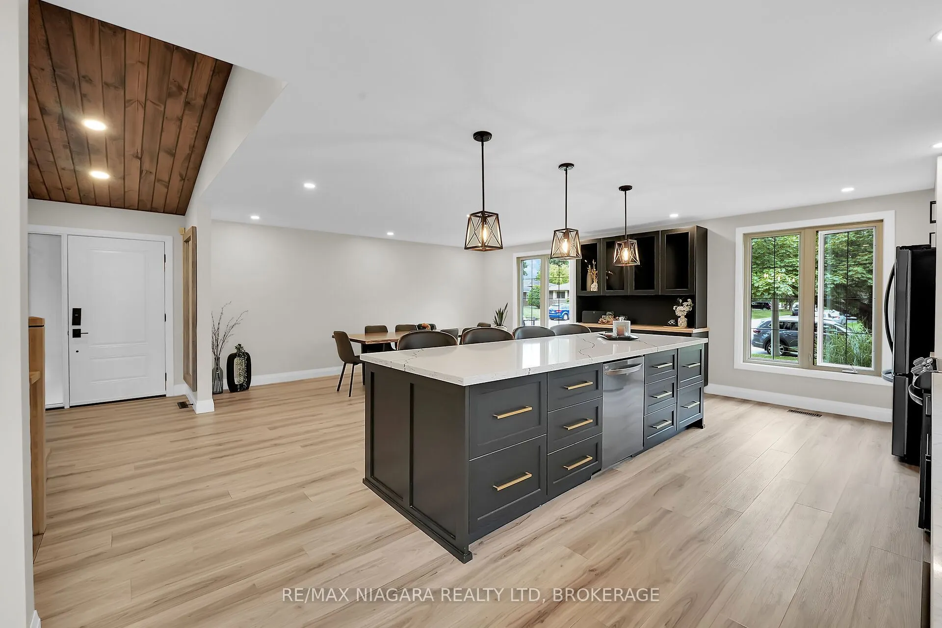 77 Alexandra Boulevard W