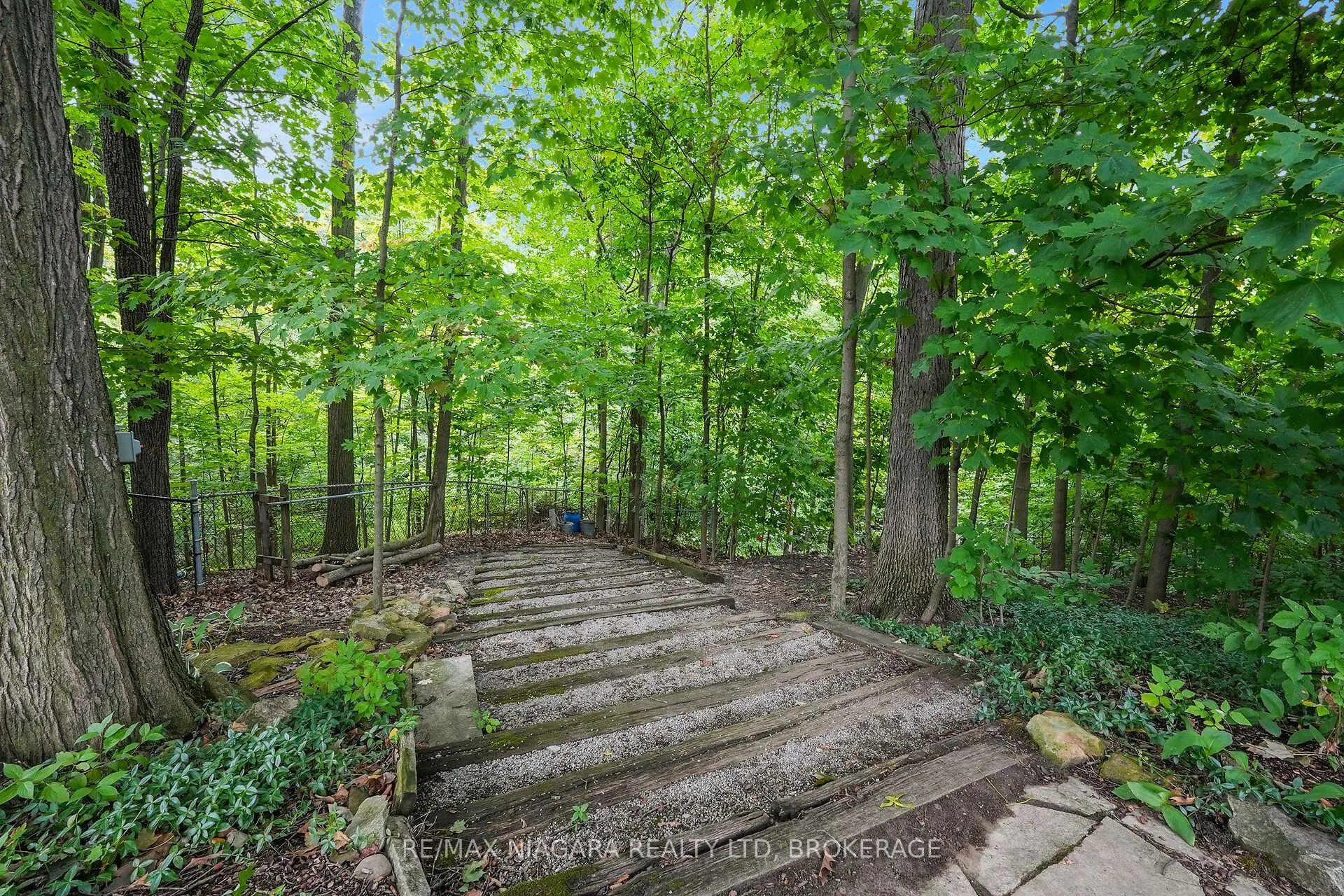 77 Alexandra Boulevard W