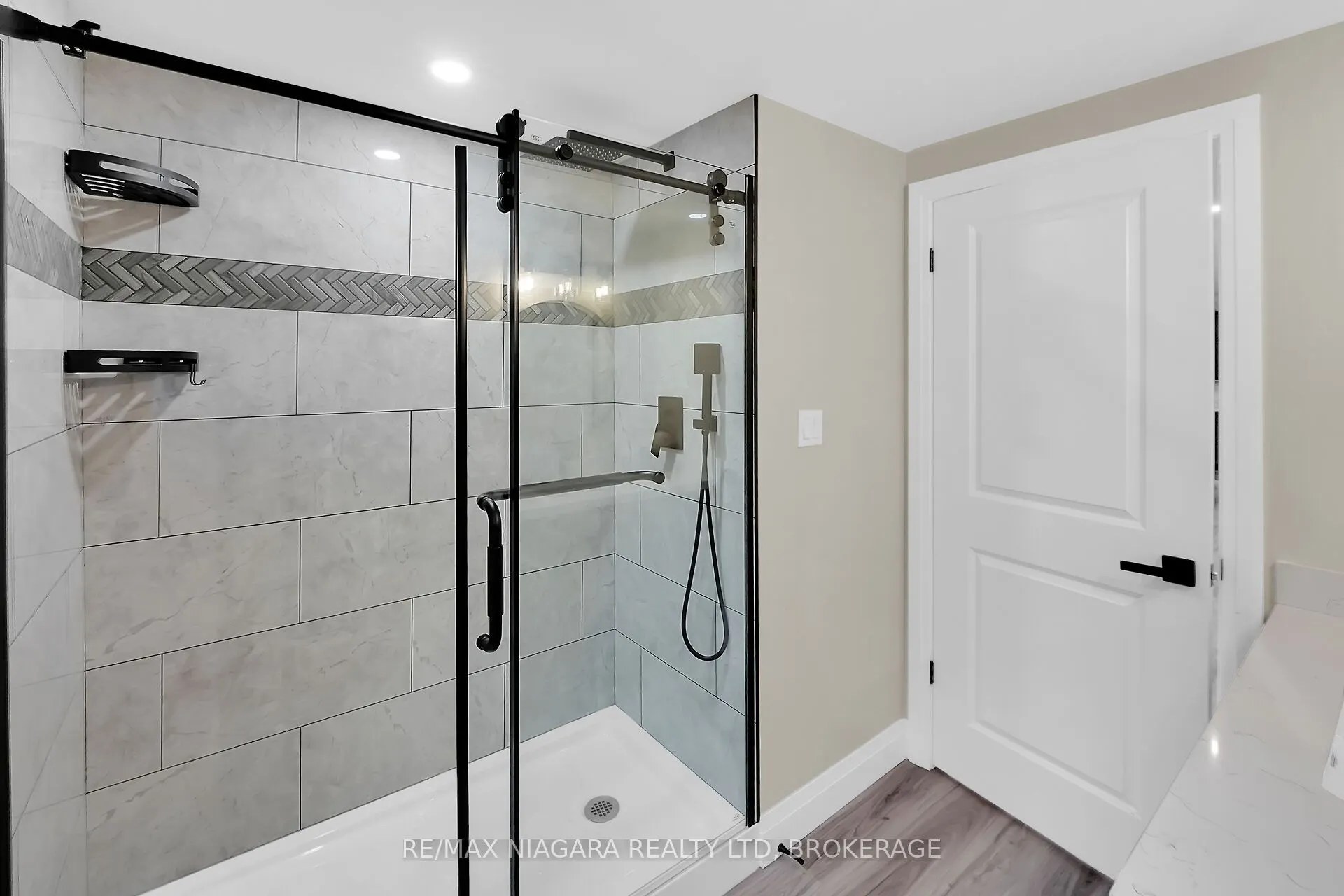 77 Alexandra Boulevard W