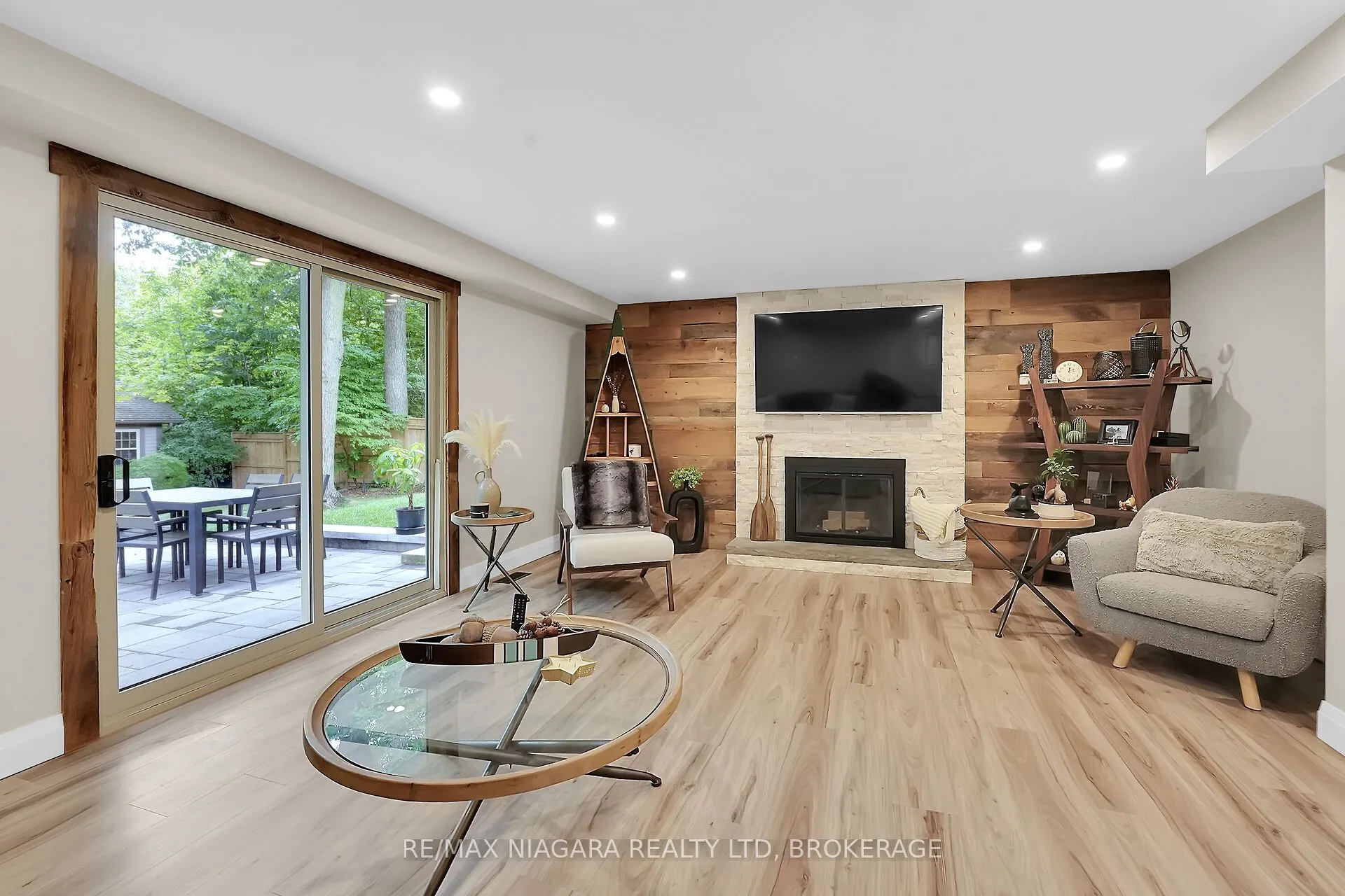 77 Alexandra Boulevard W