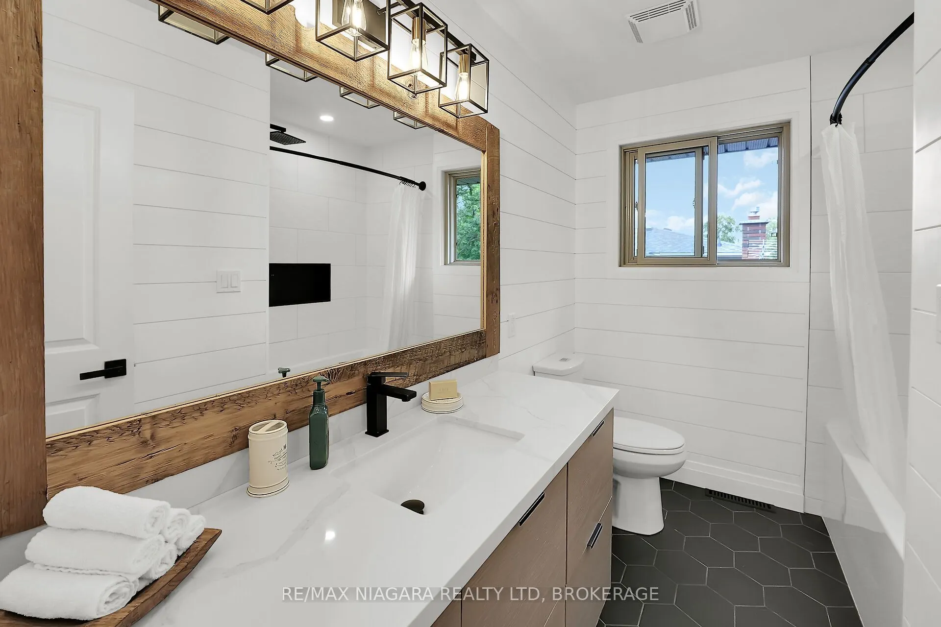 77 Alexandra Boulevard W