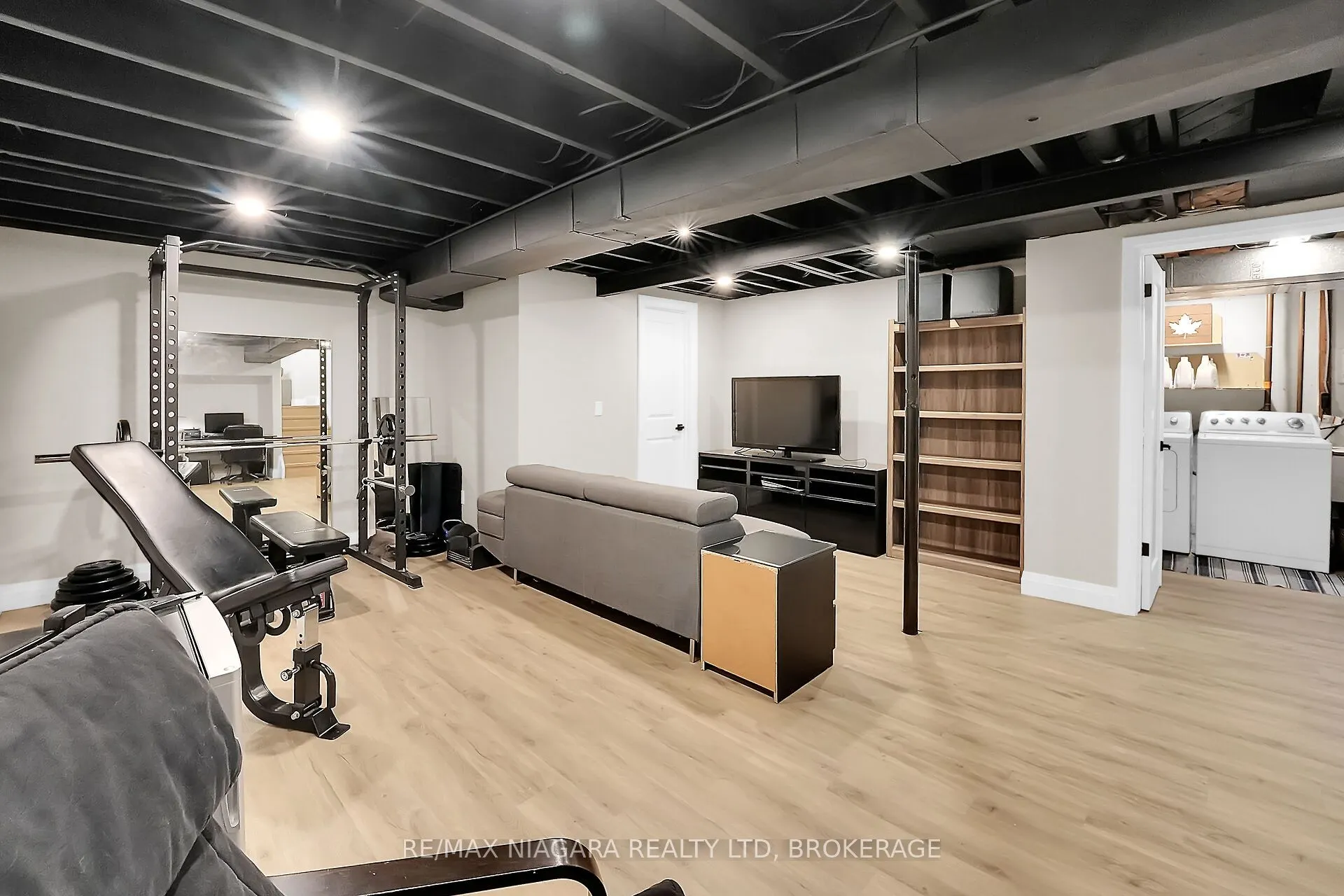 77 Alexandra Boulevard W