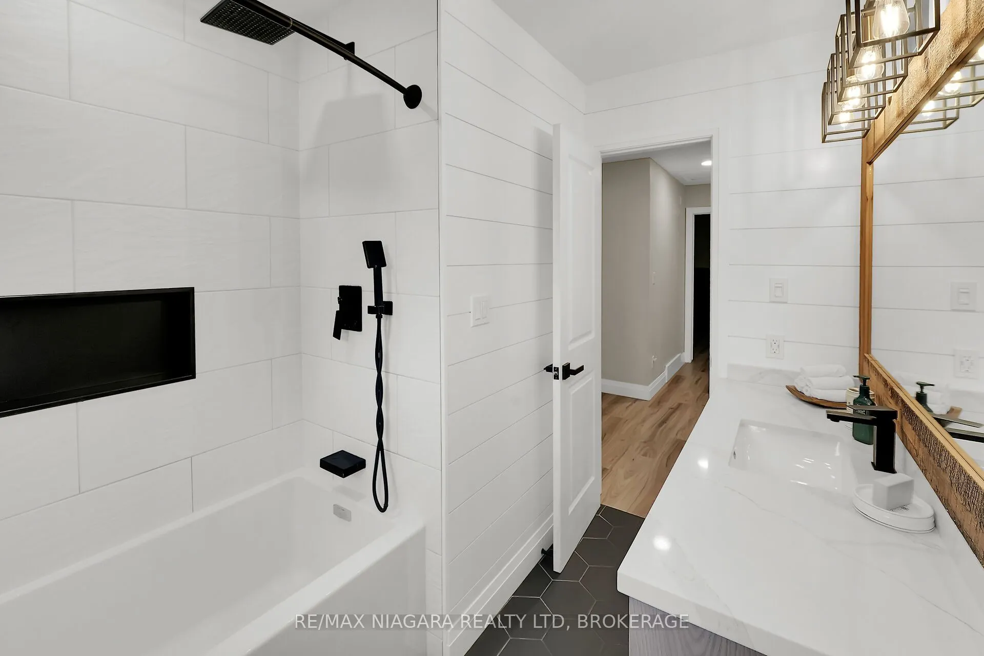 77 Alexandra Boulevard W