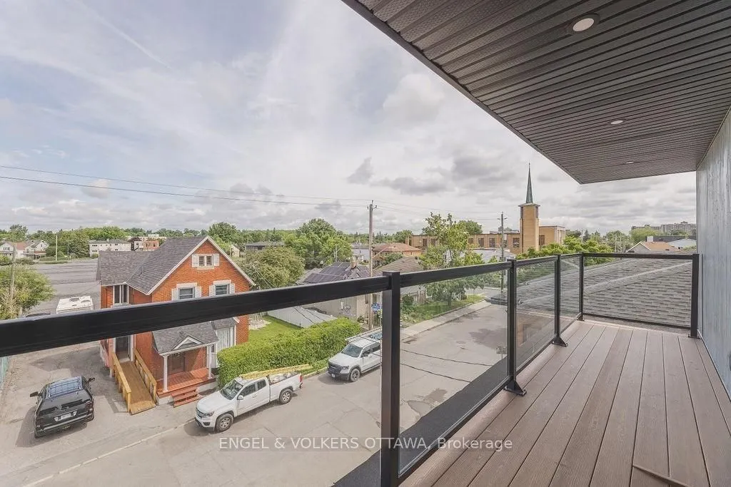 136 Carillon Street, #A