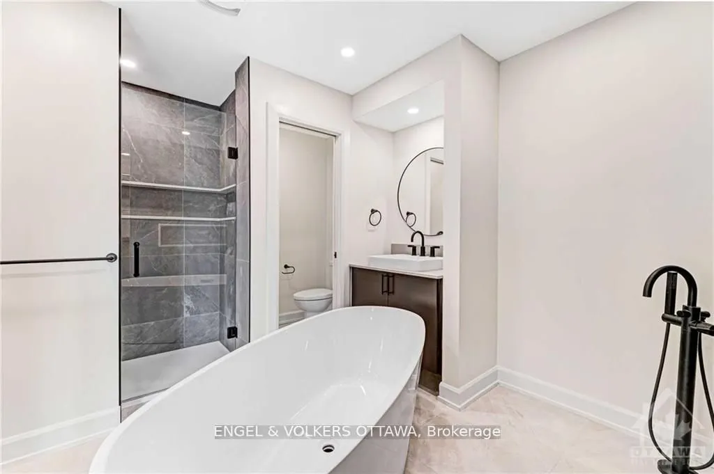 136 Carillon Street, #A