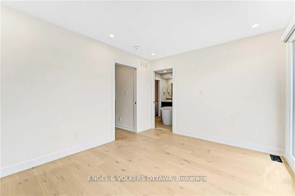 136 Carillon Street, #A