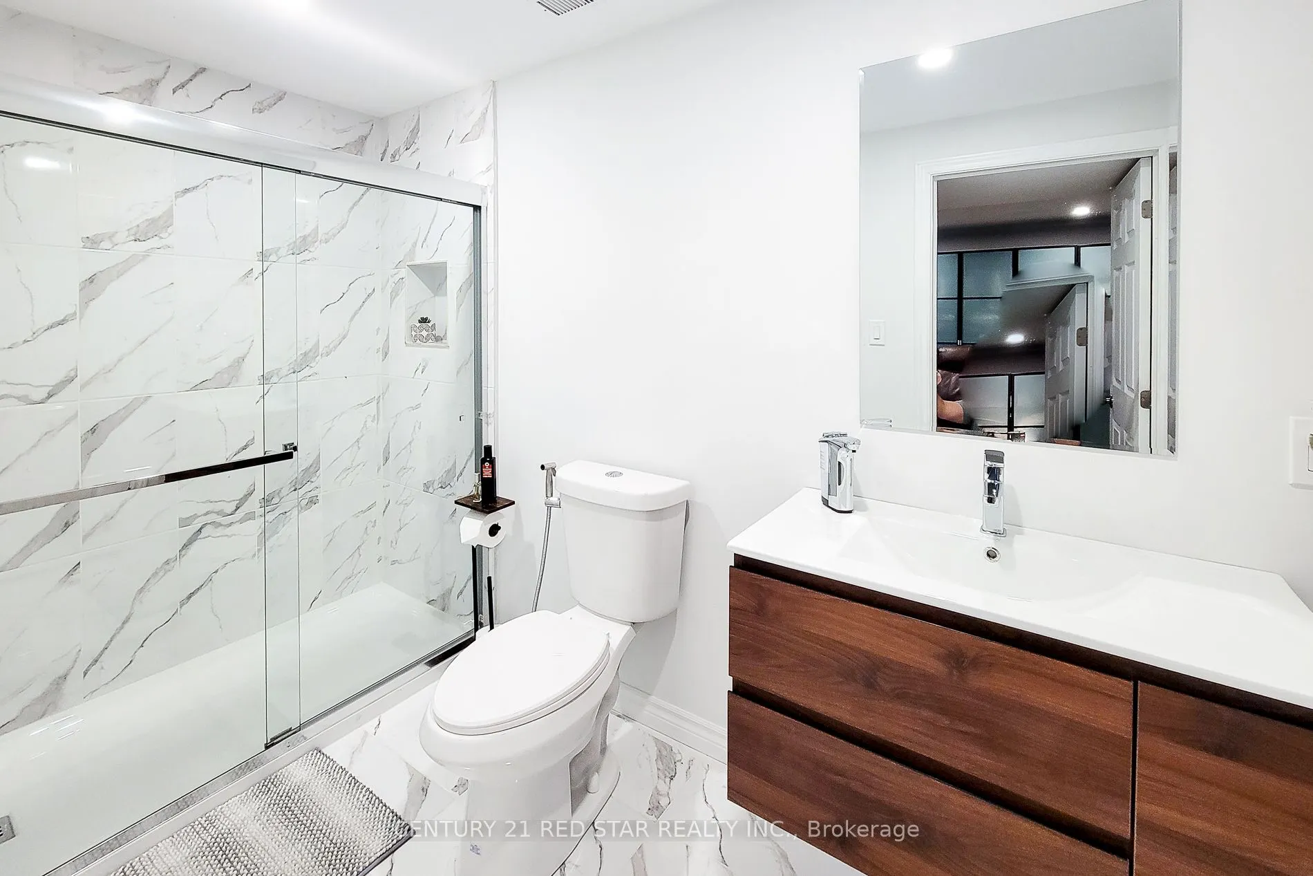 18 Cedar Street, #19