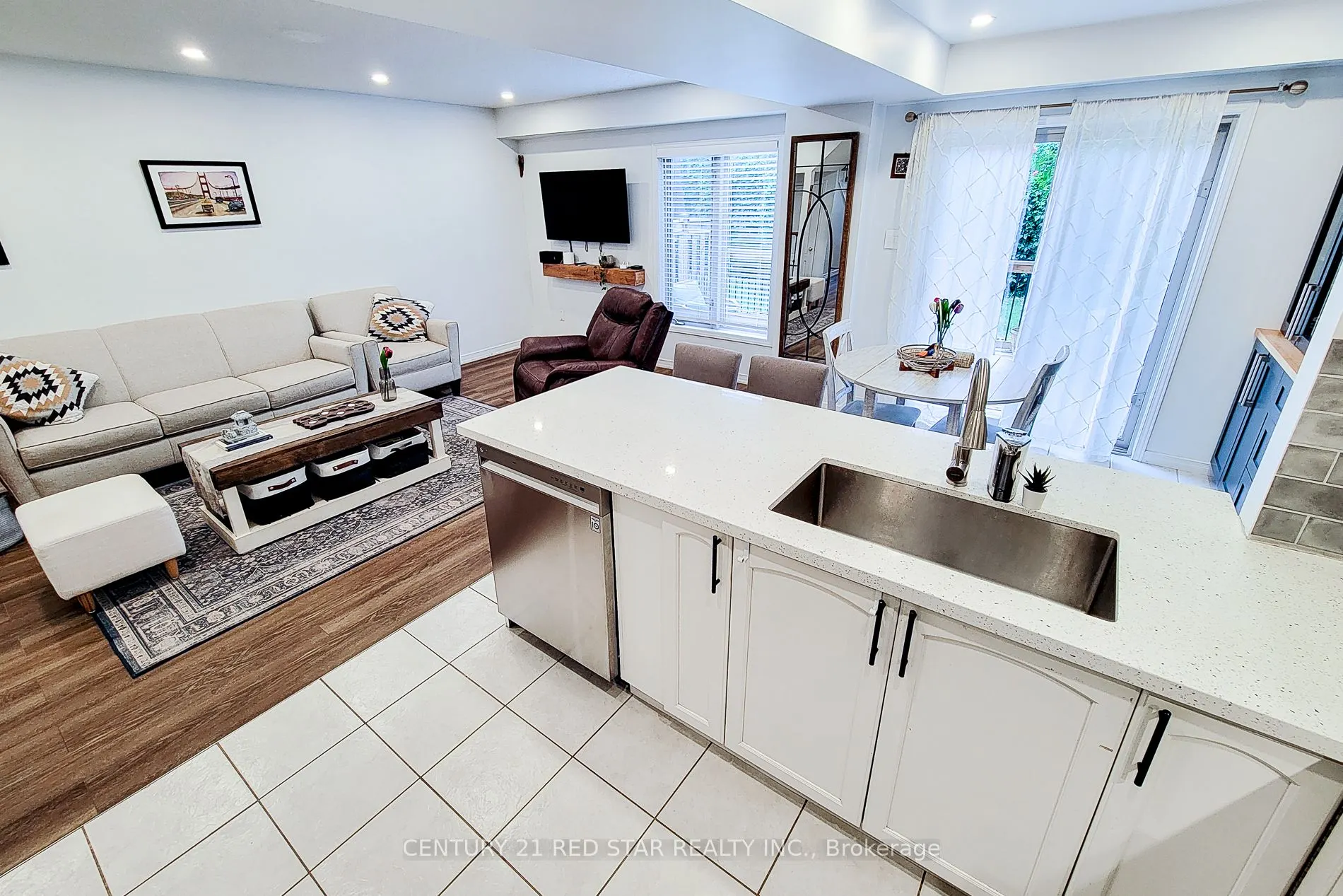 18 Cedar Street, #19
