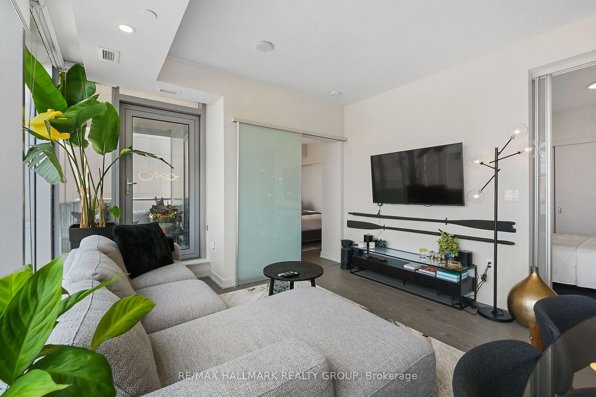 101 Queen Street, #907