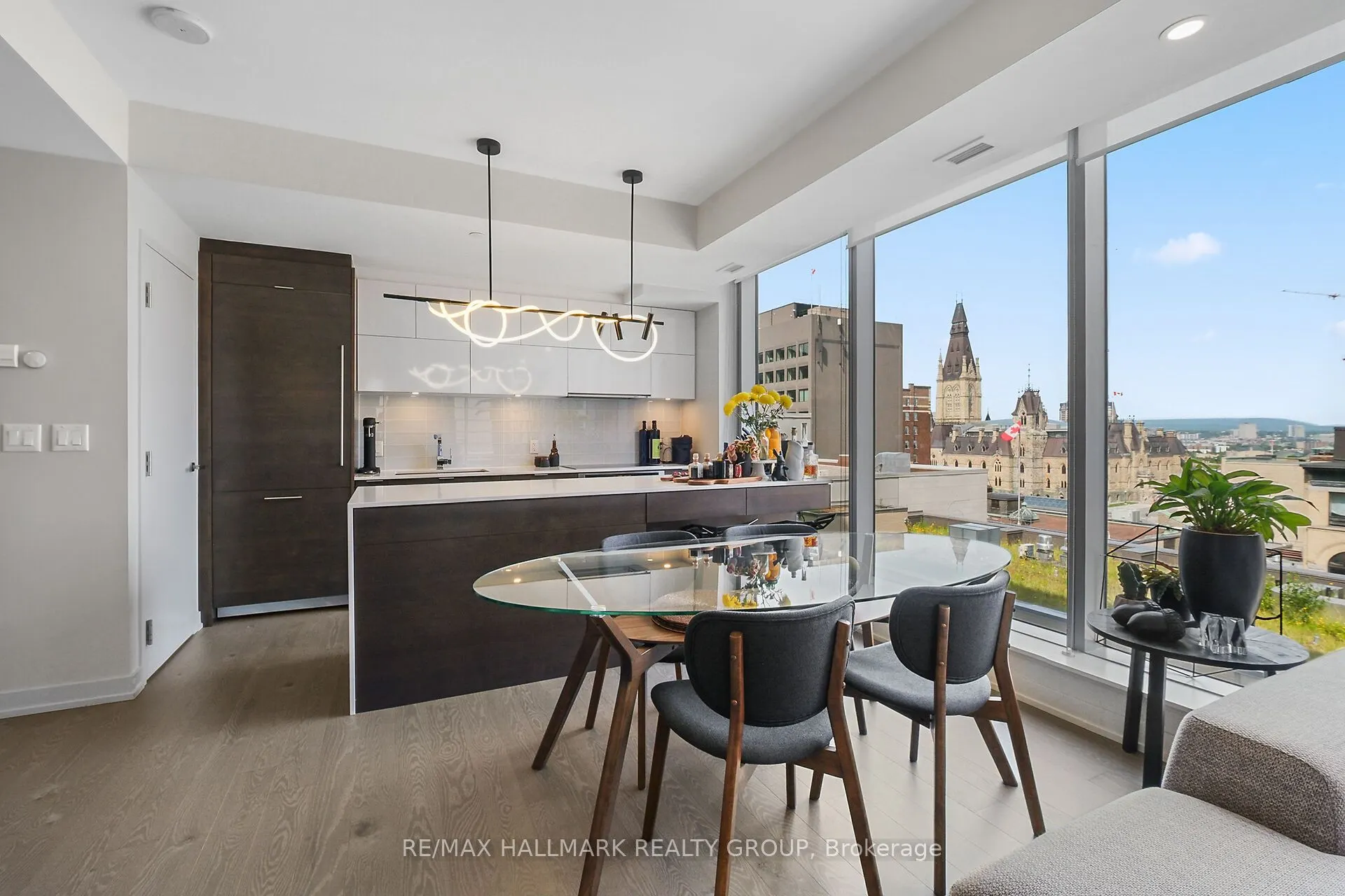101 Queen Street, #907