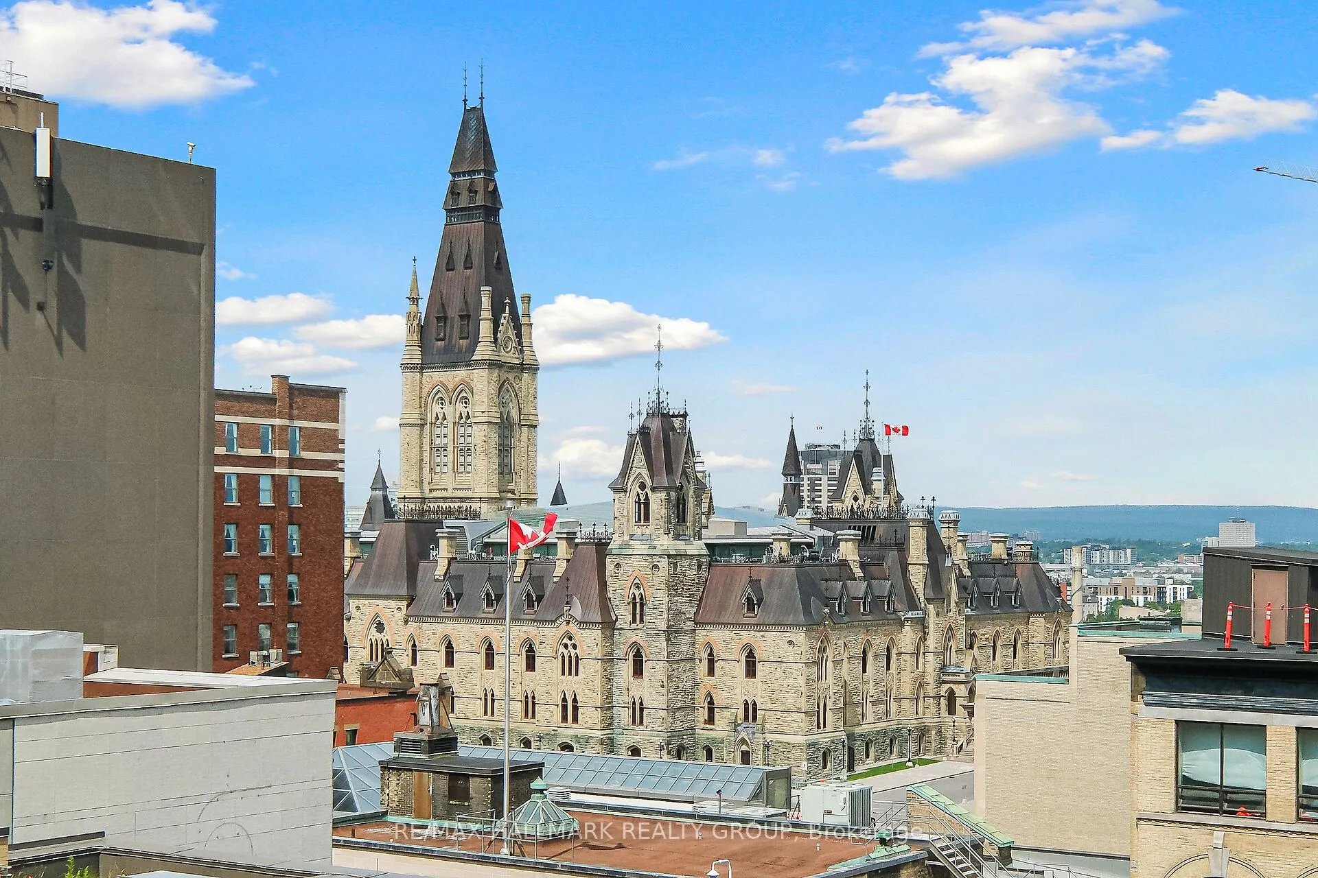 101 Queen Street, #907