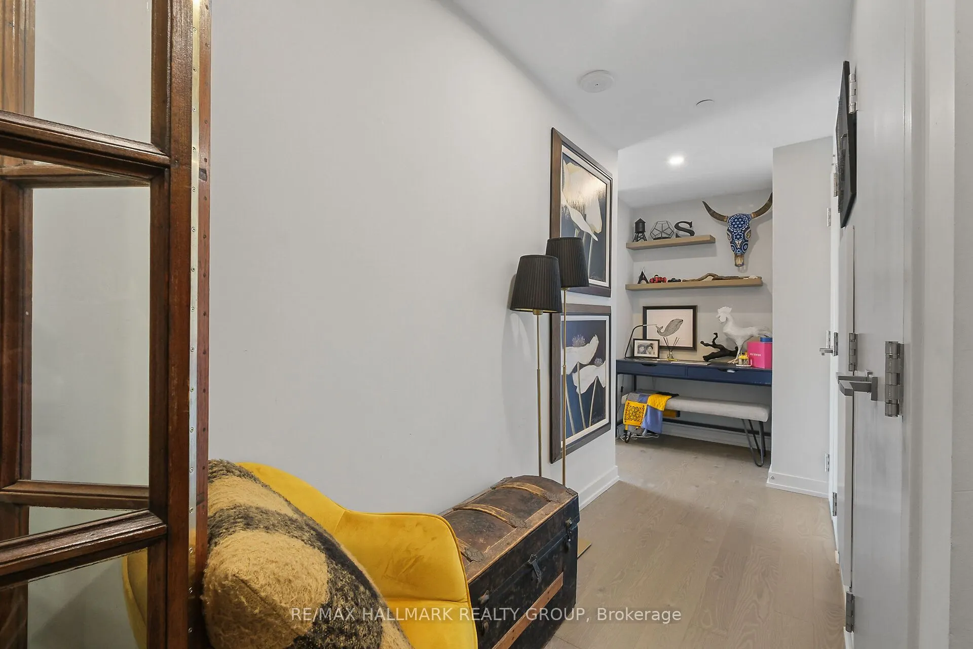 101 Queen Street, #907