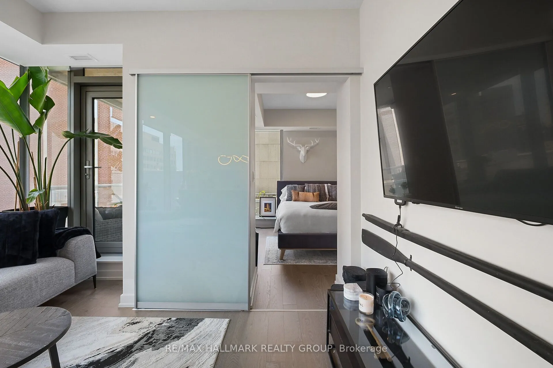 101 Queen Street, #907