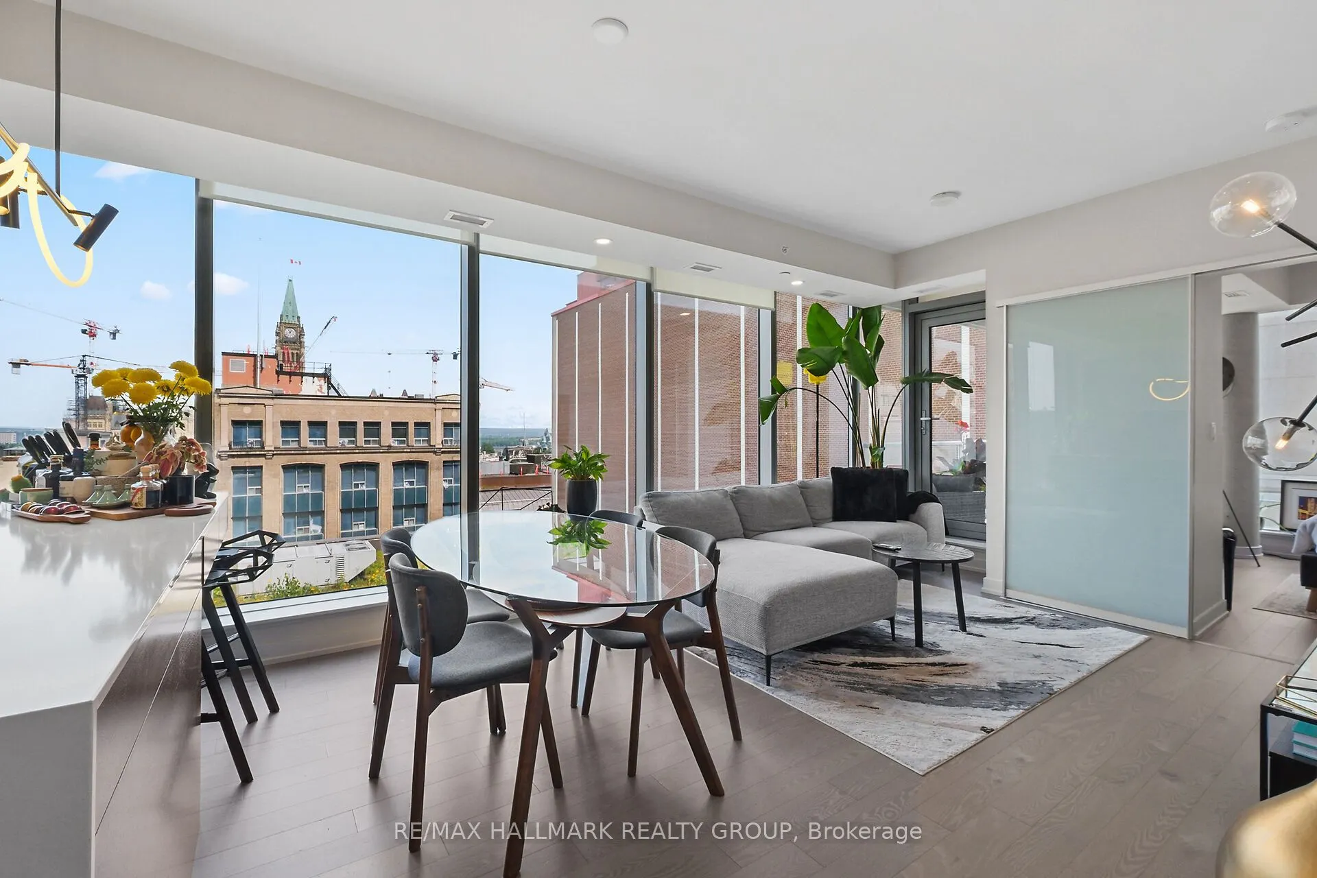 101 Queen Street, #907