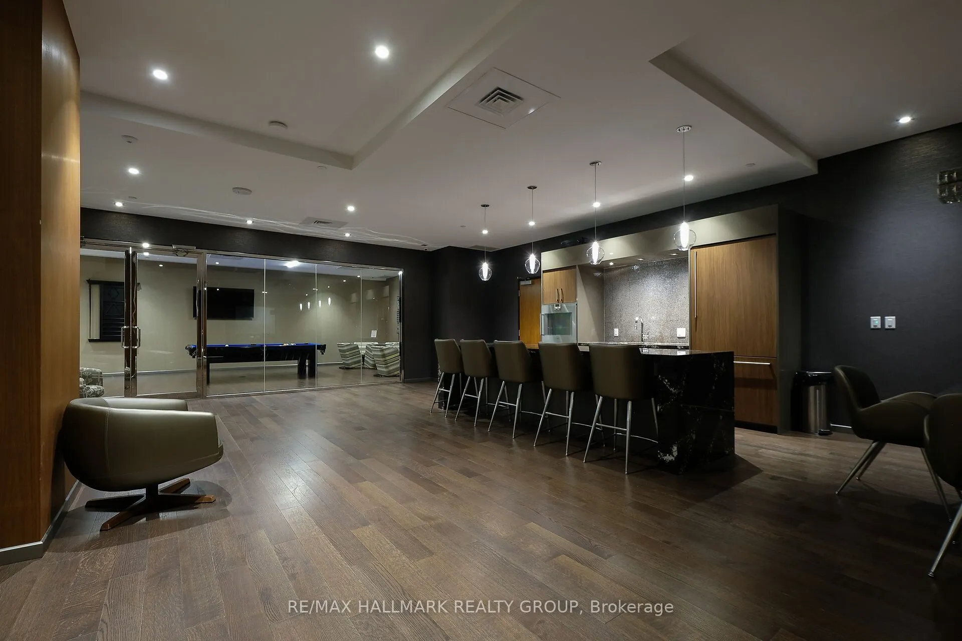 101 Queen Street, #907