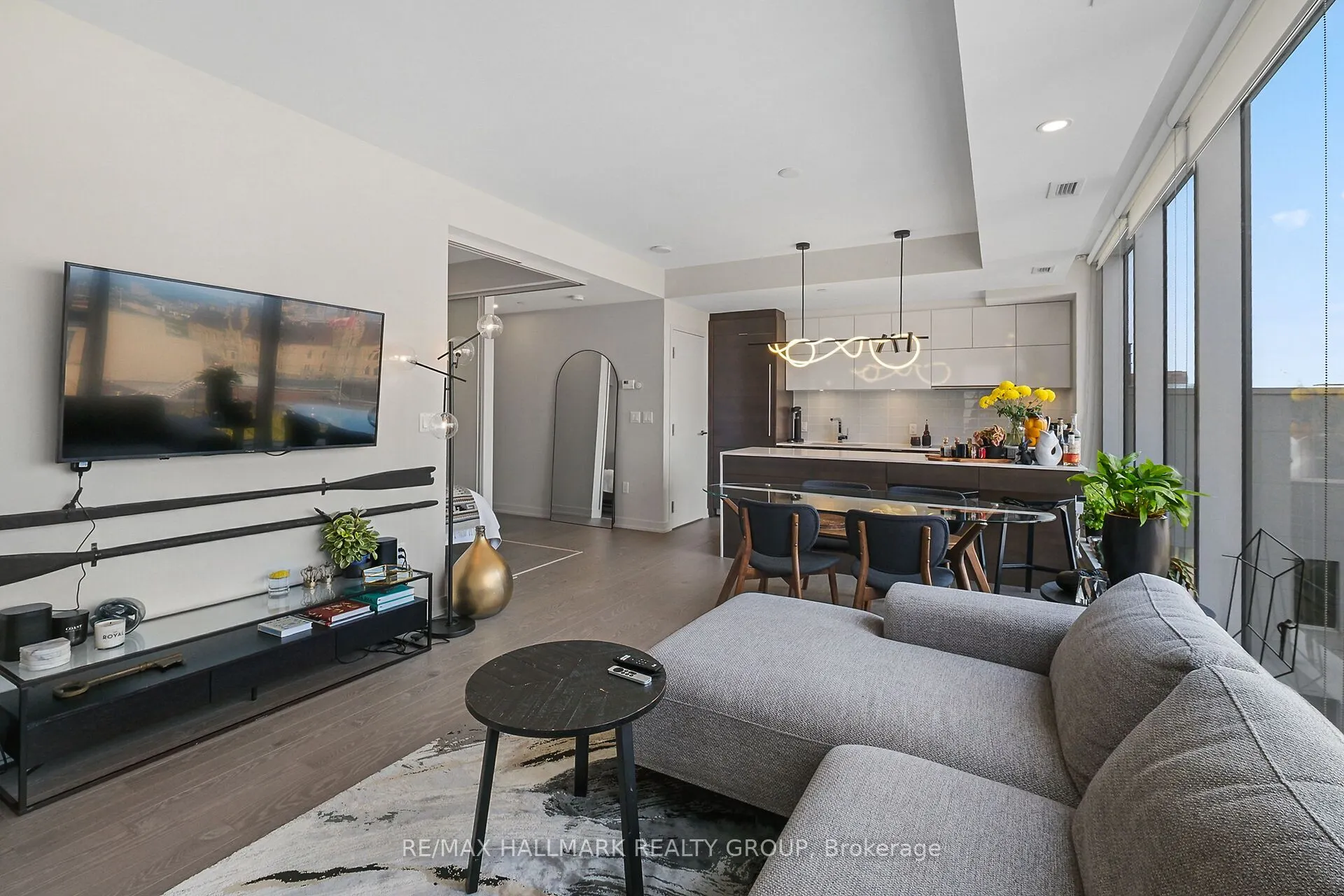 101 Queen Street, #907