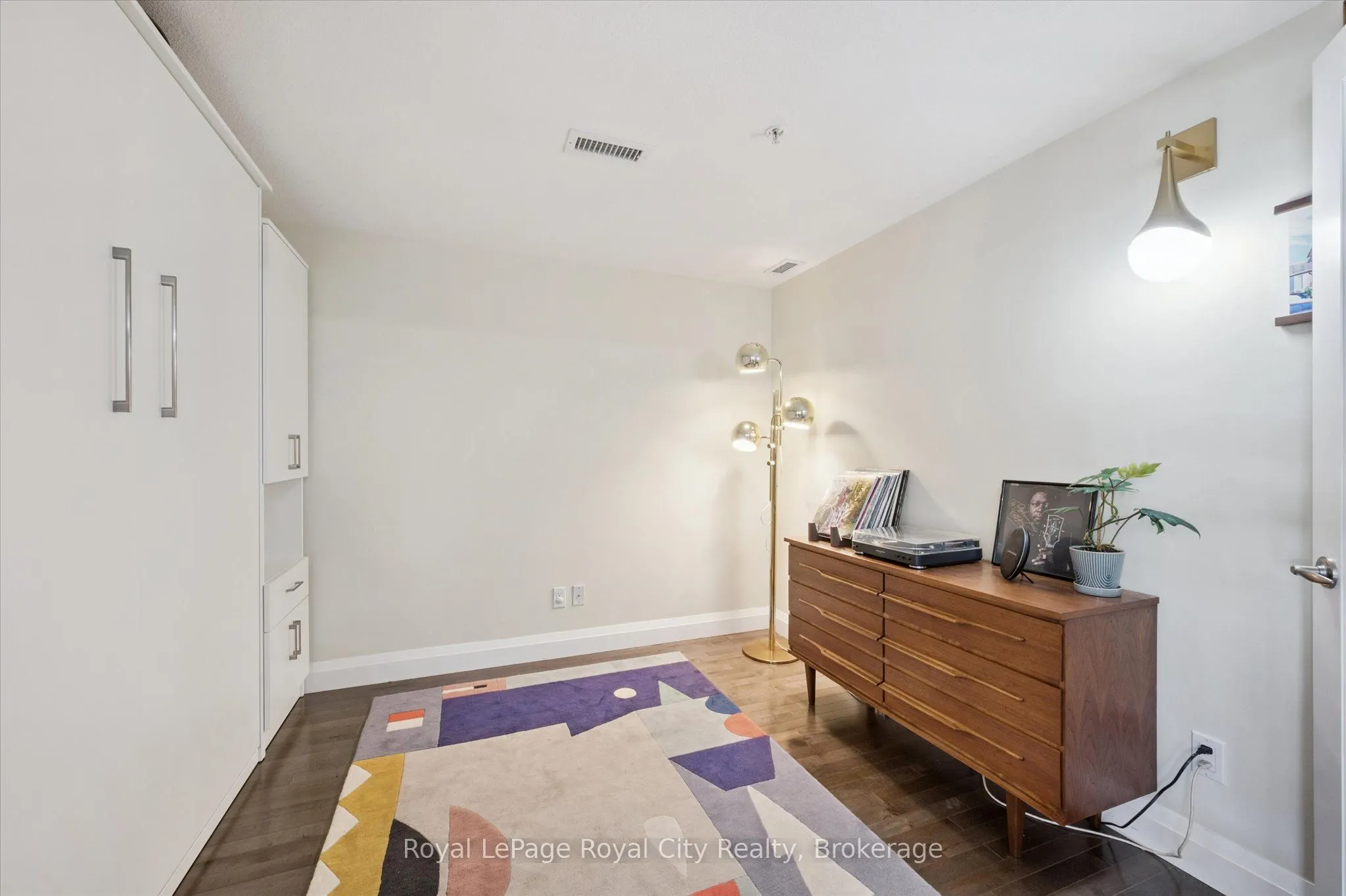 165 Duke Street E, #118
