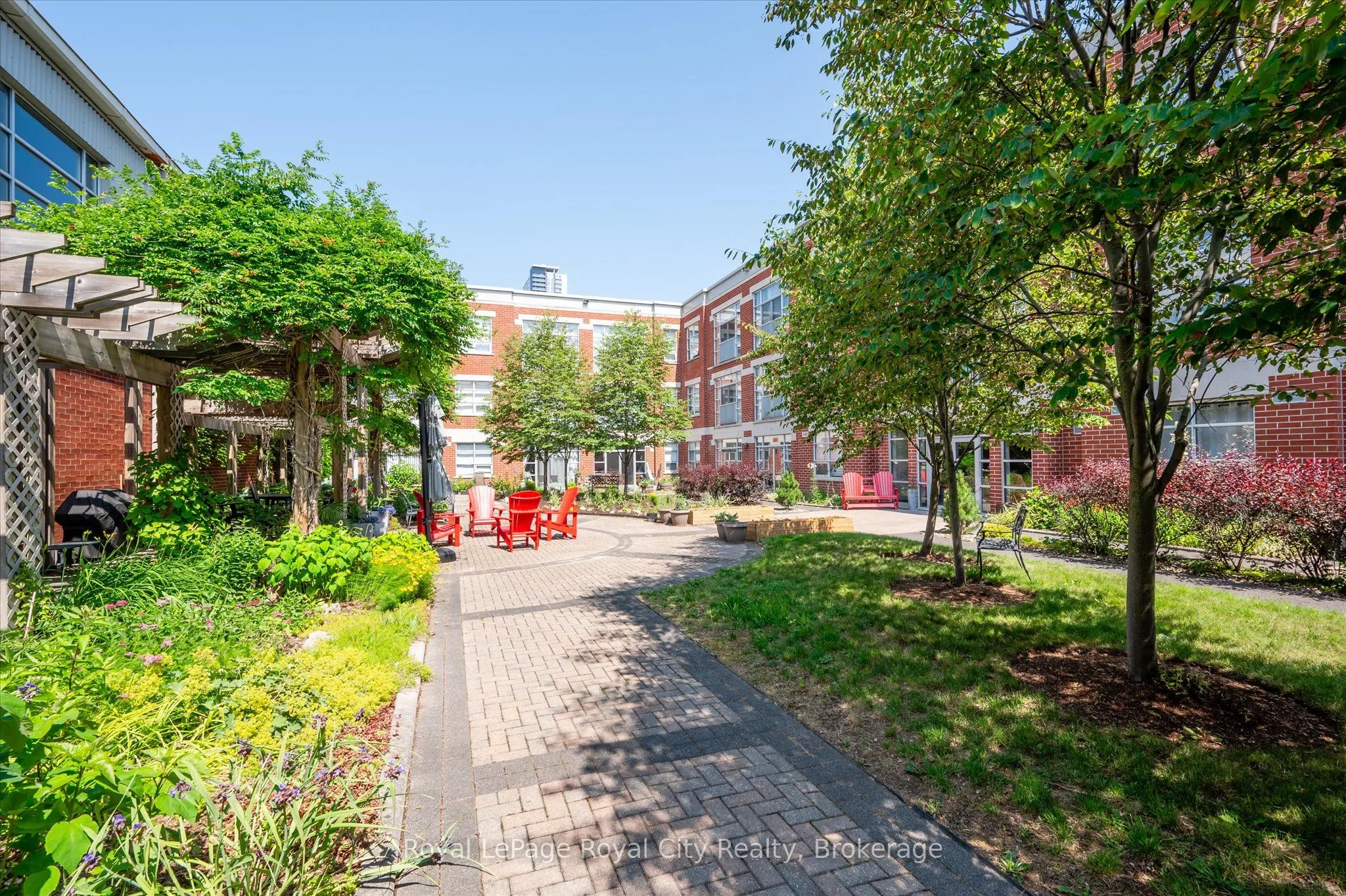 165 Duke Street E, #118