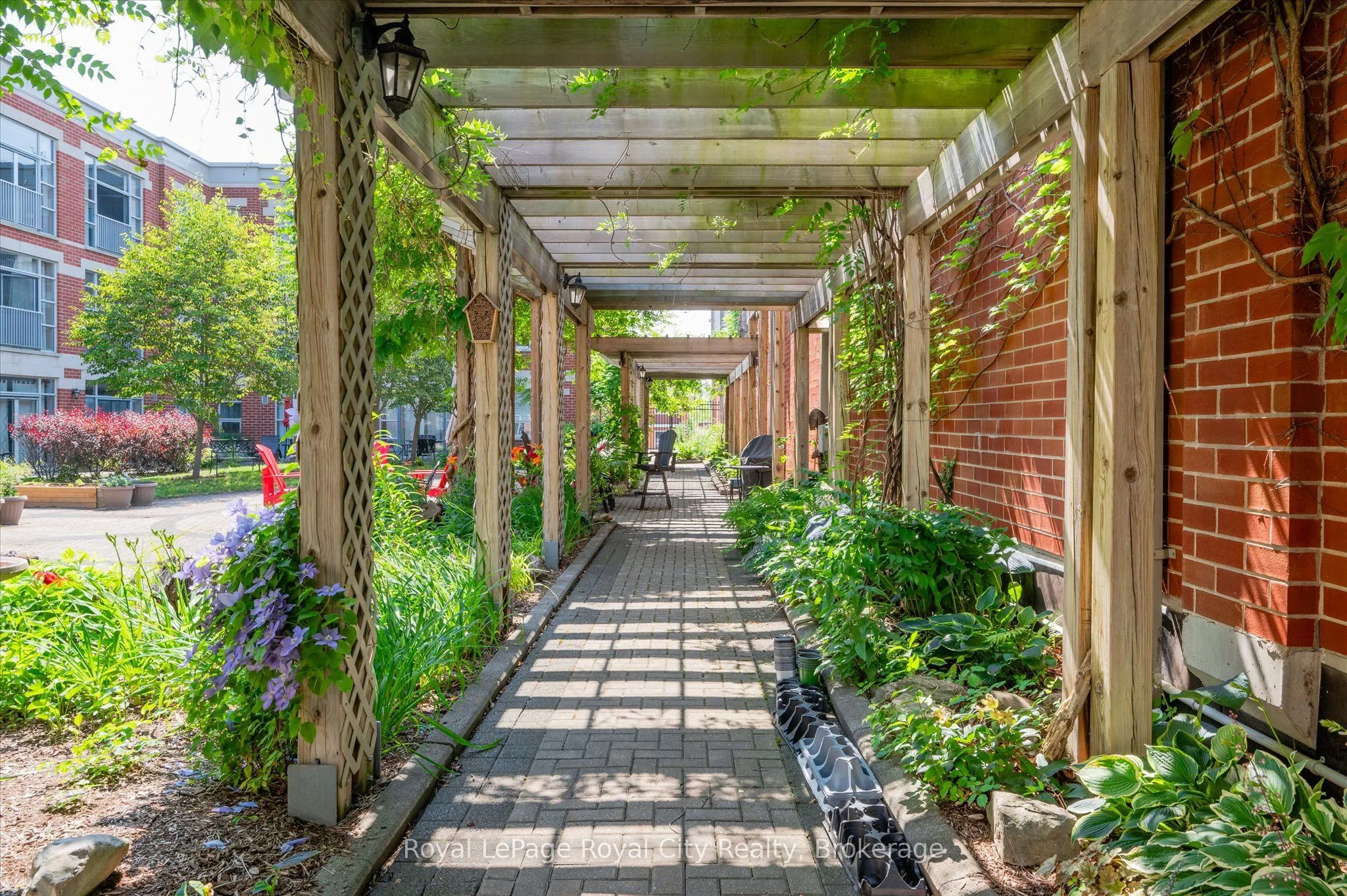 165 Duke Street E, #118