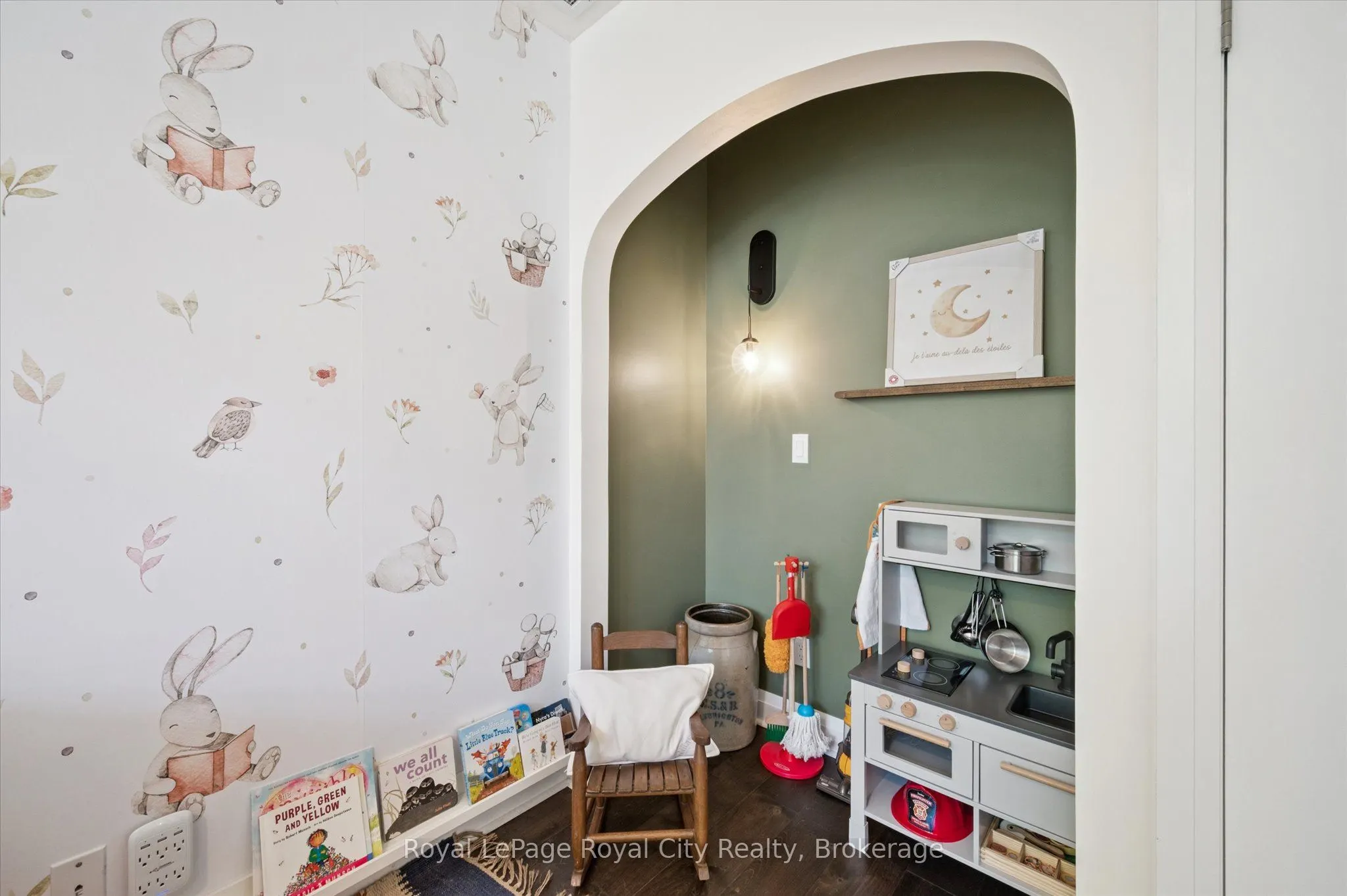 165 Duke Street E, #118