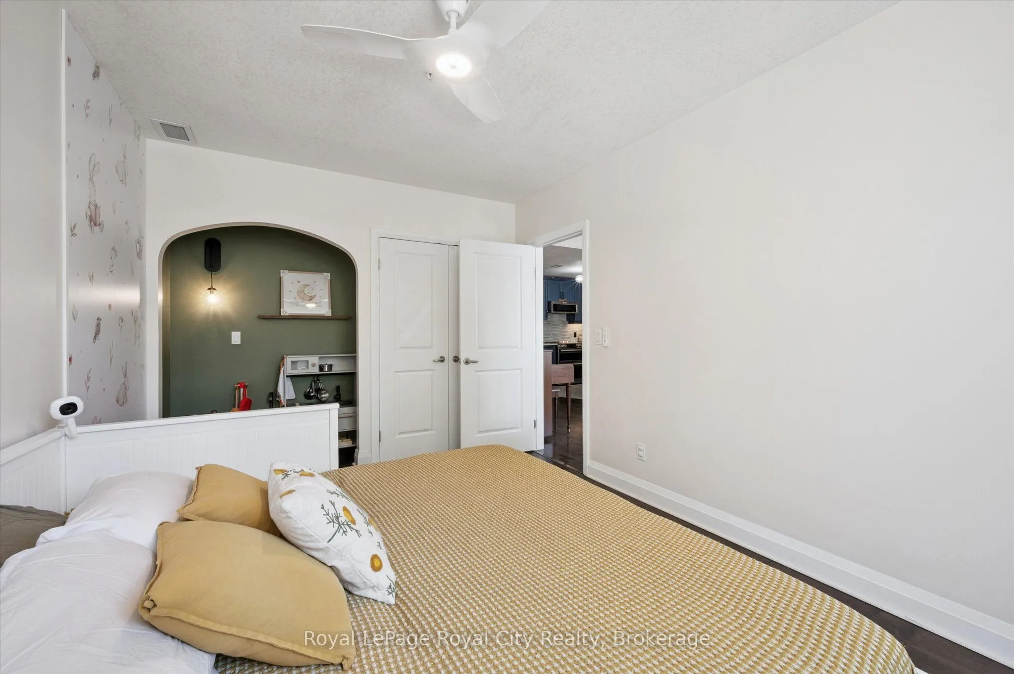 165 Duke Street E, #118