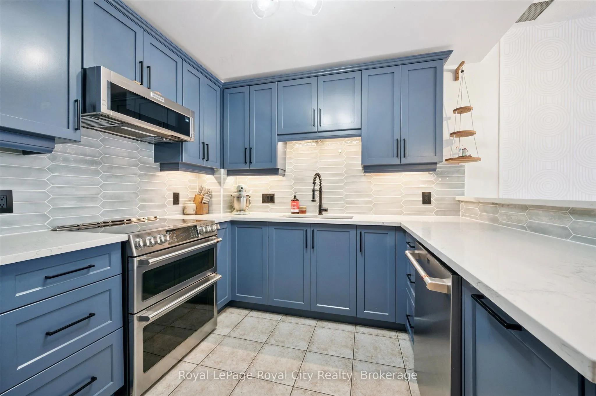 165 Duke Street E, #118