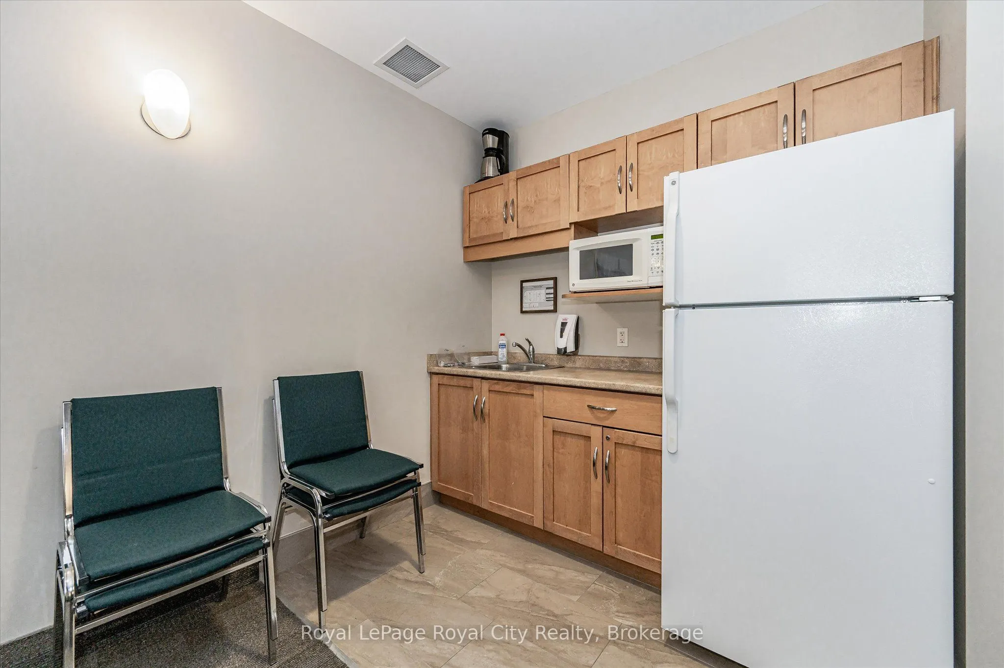165 Duke Street E, #118