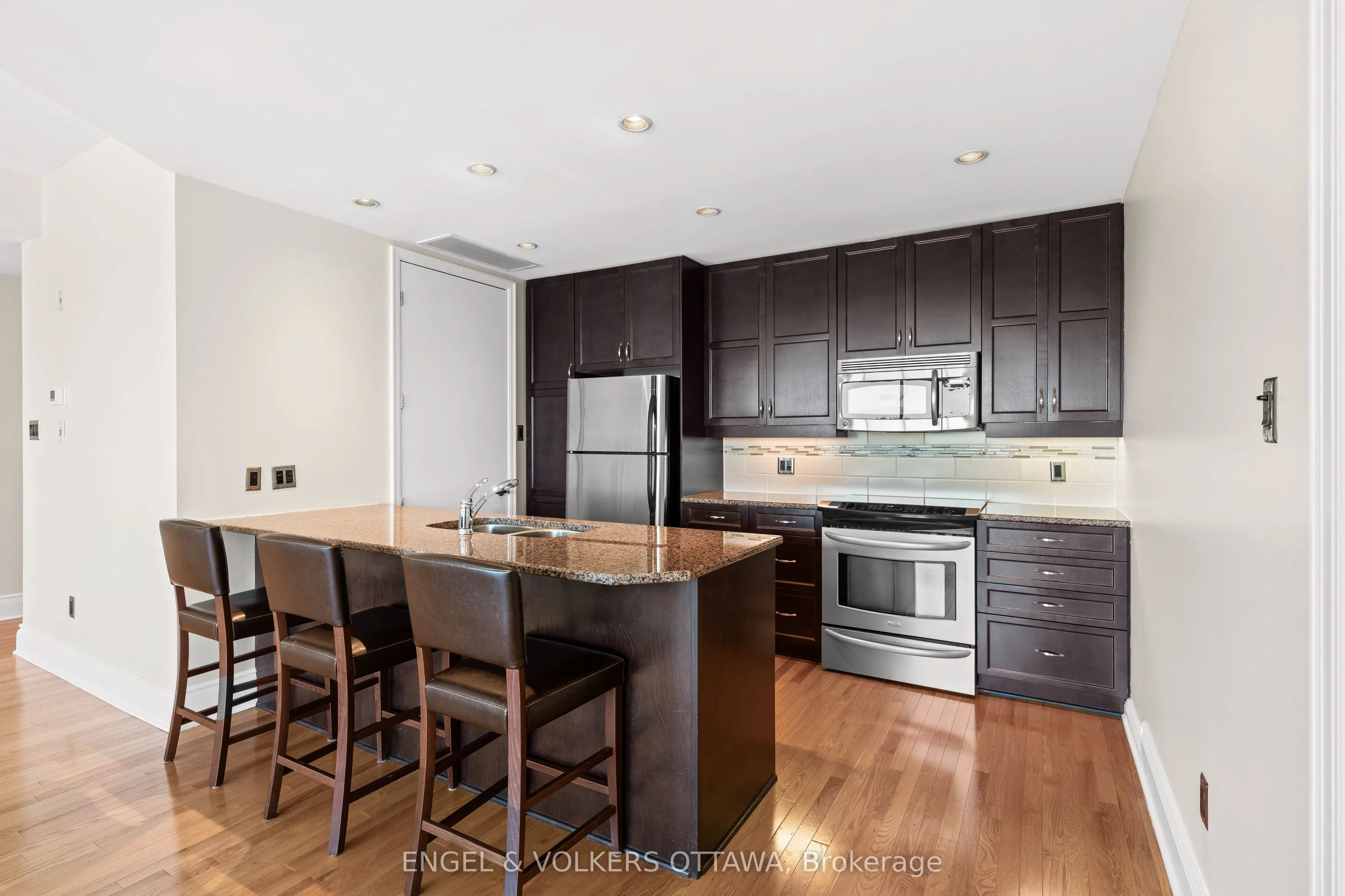 1422 Wellington Street W, #501
