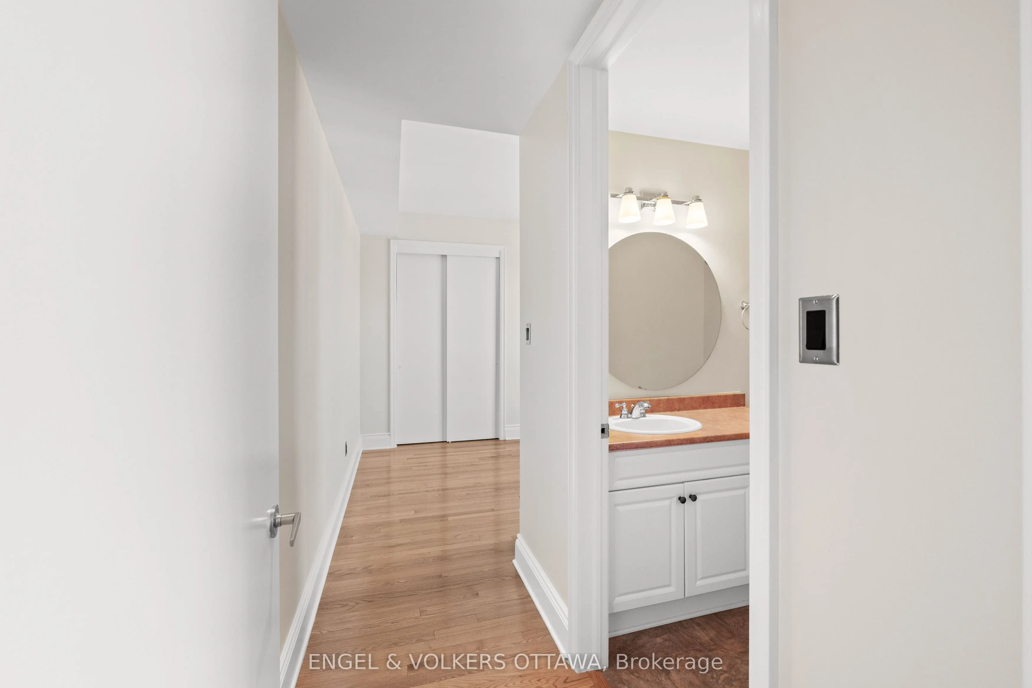 1422 Wellington Street W, #501