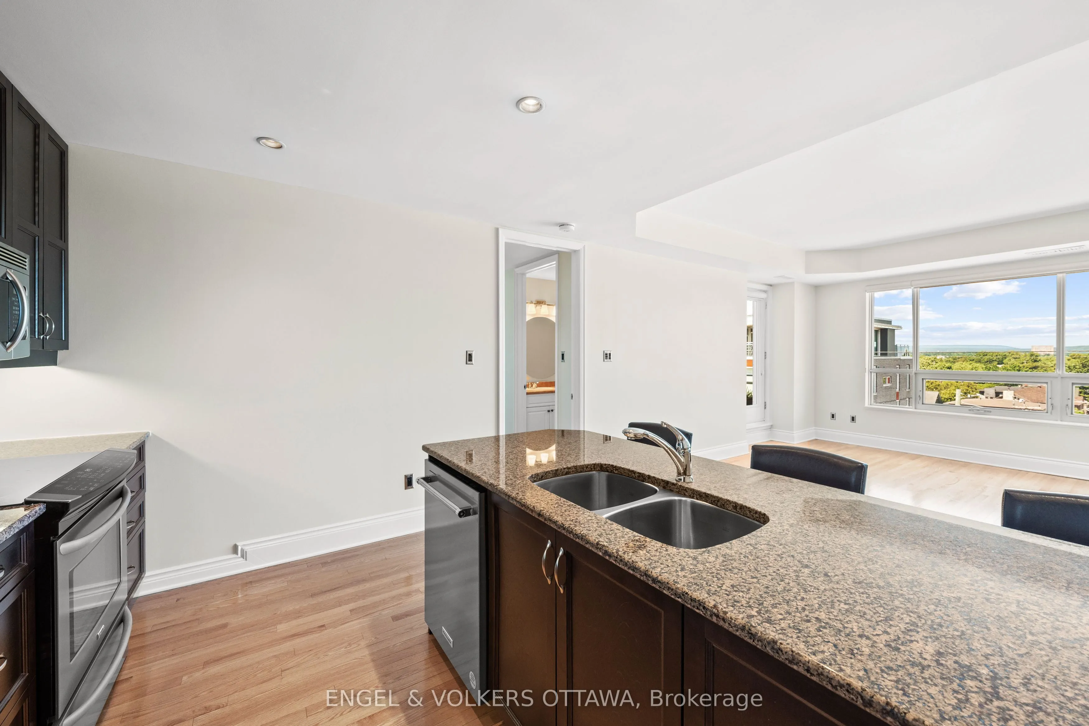 1422 Wellington Street W, #501