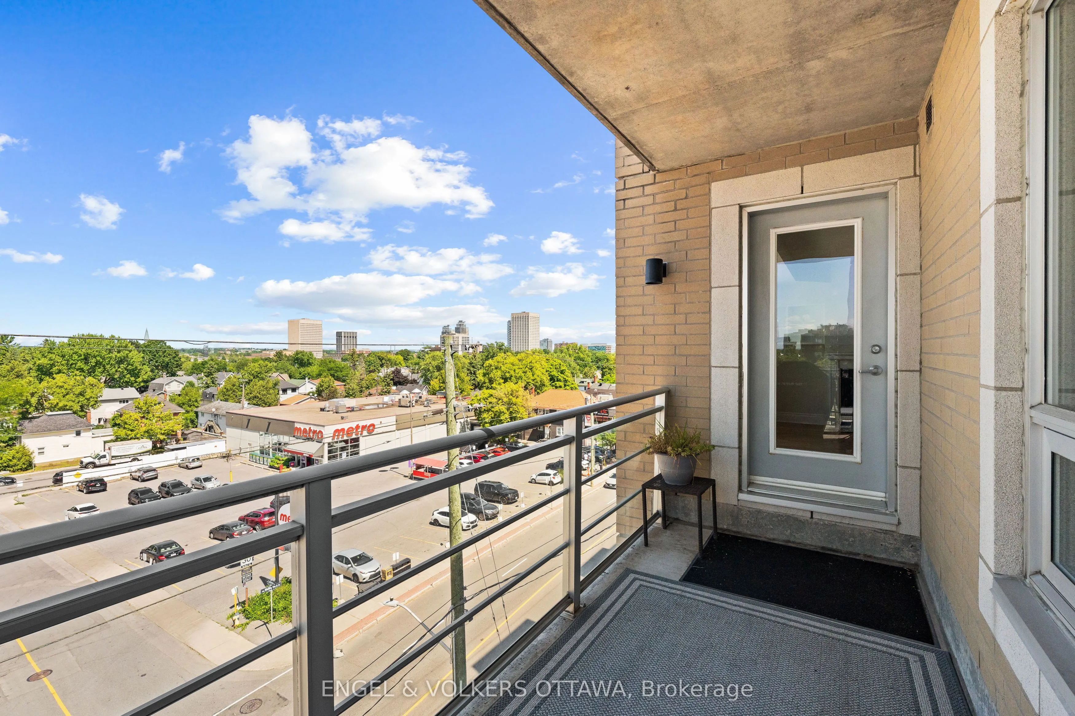 1422 Wellington Street W, #501