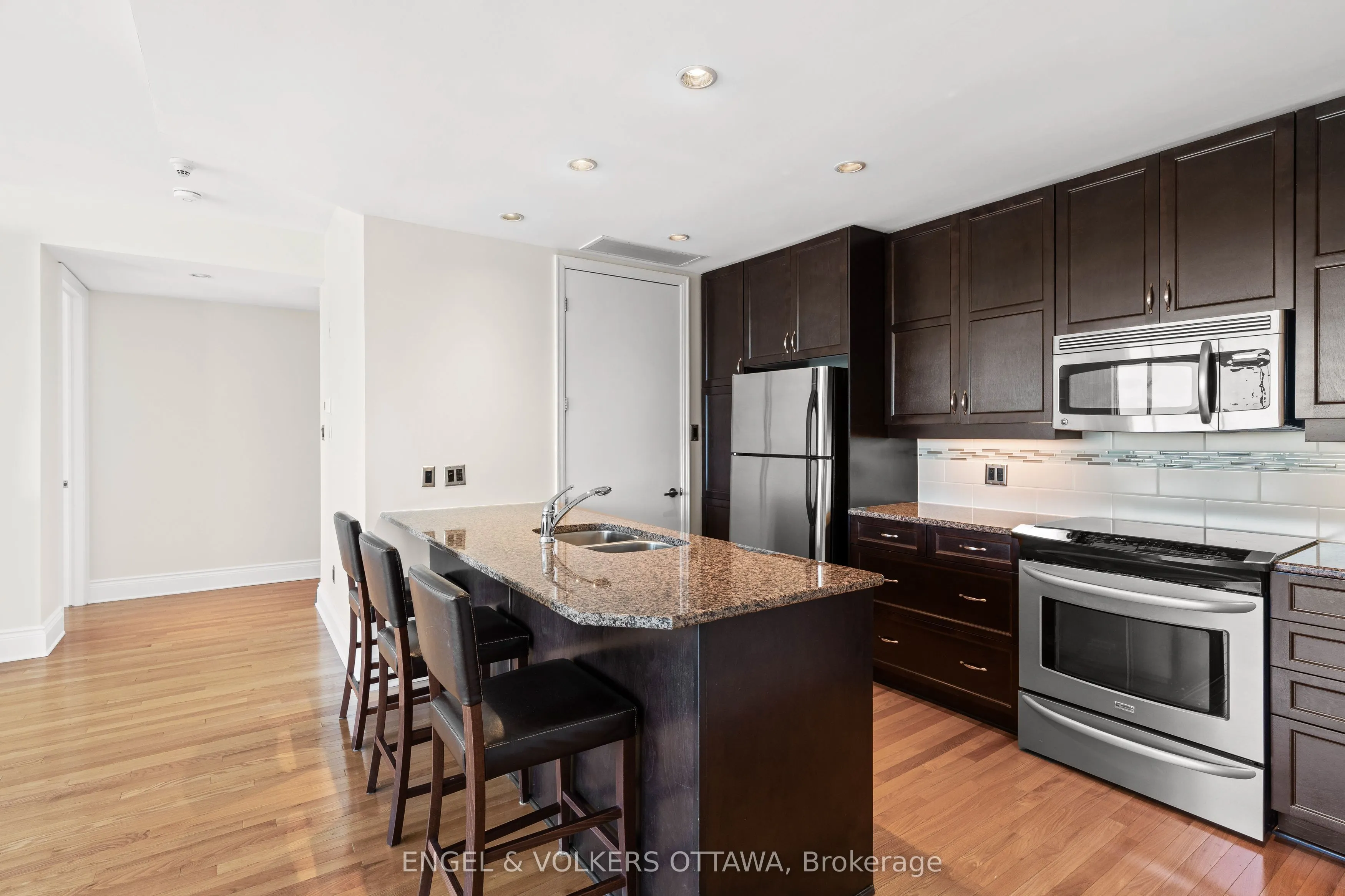 1422 Wellington Street W, #501