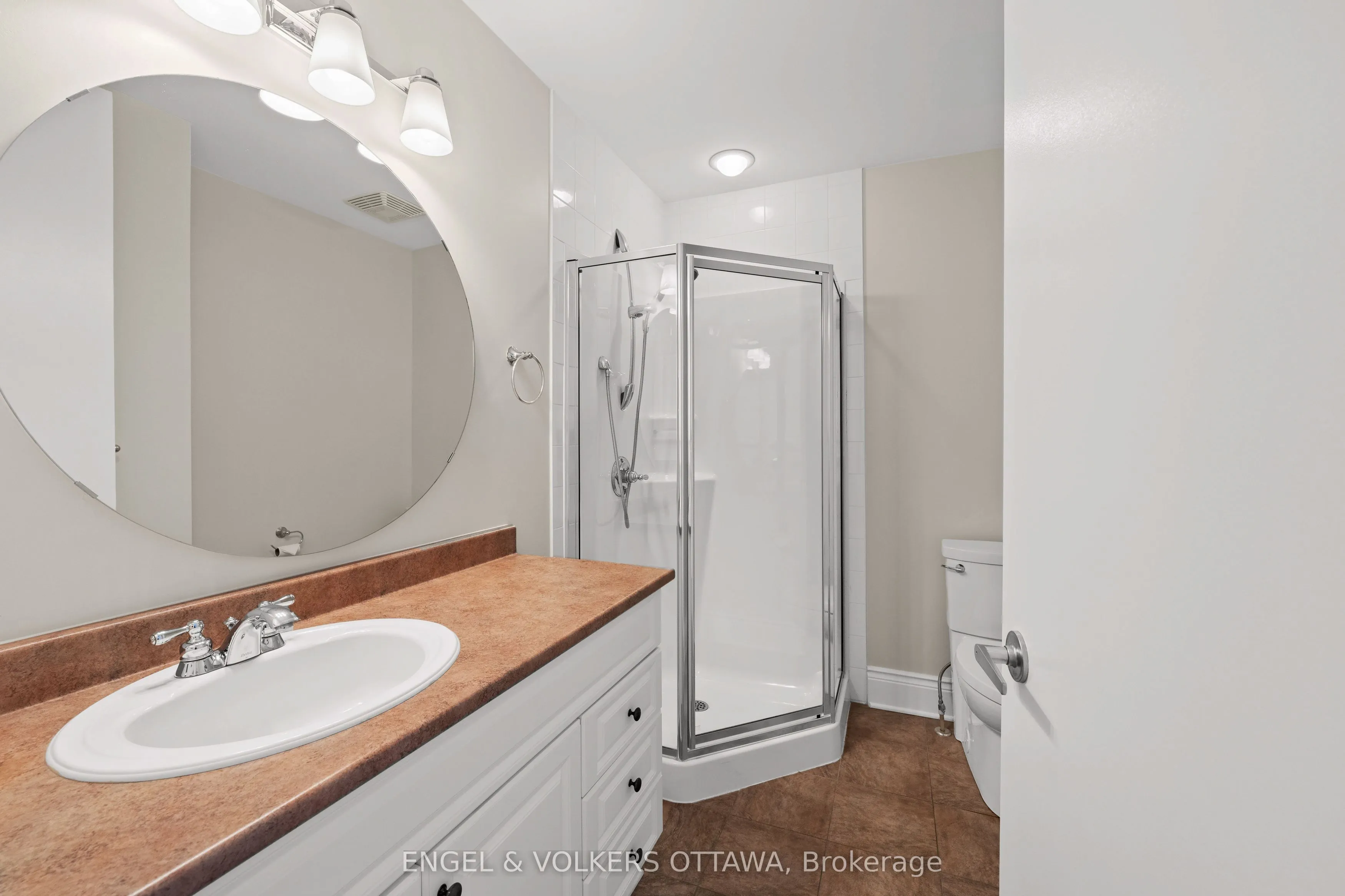 1422 Wellington Street W, #501