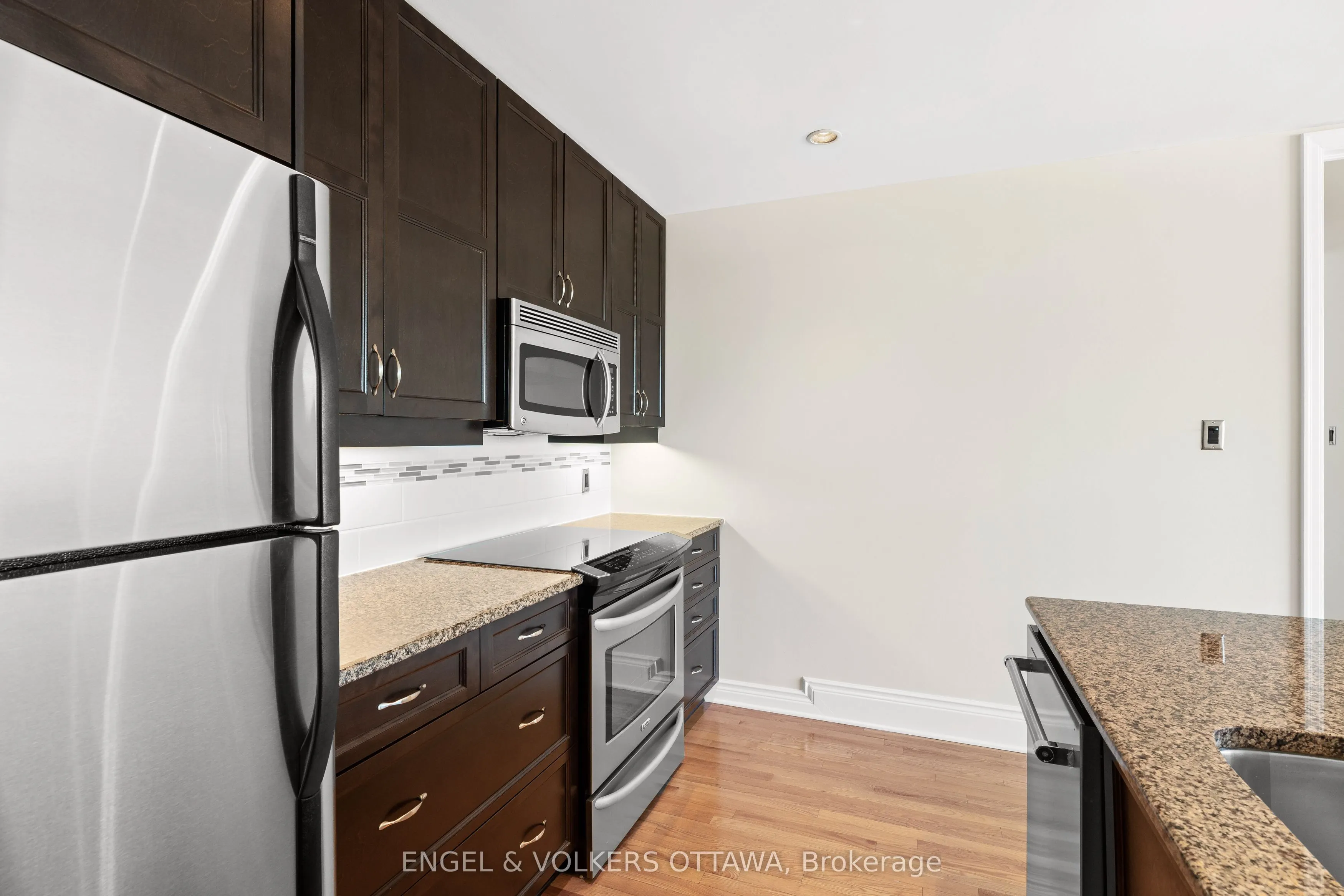 1422 Wellington Street W, #501