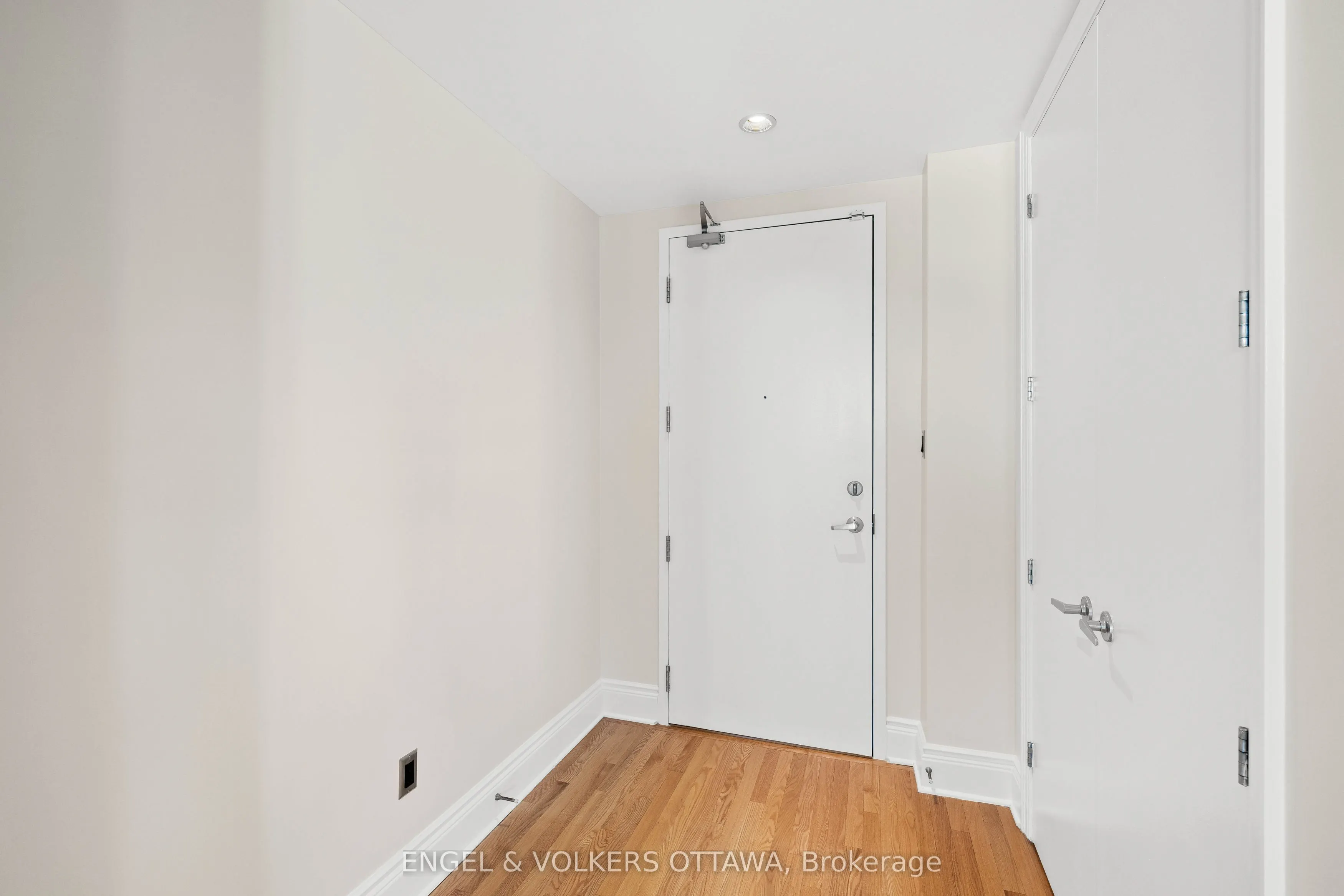 1422 Wellington Street W, #501