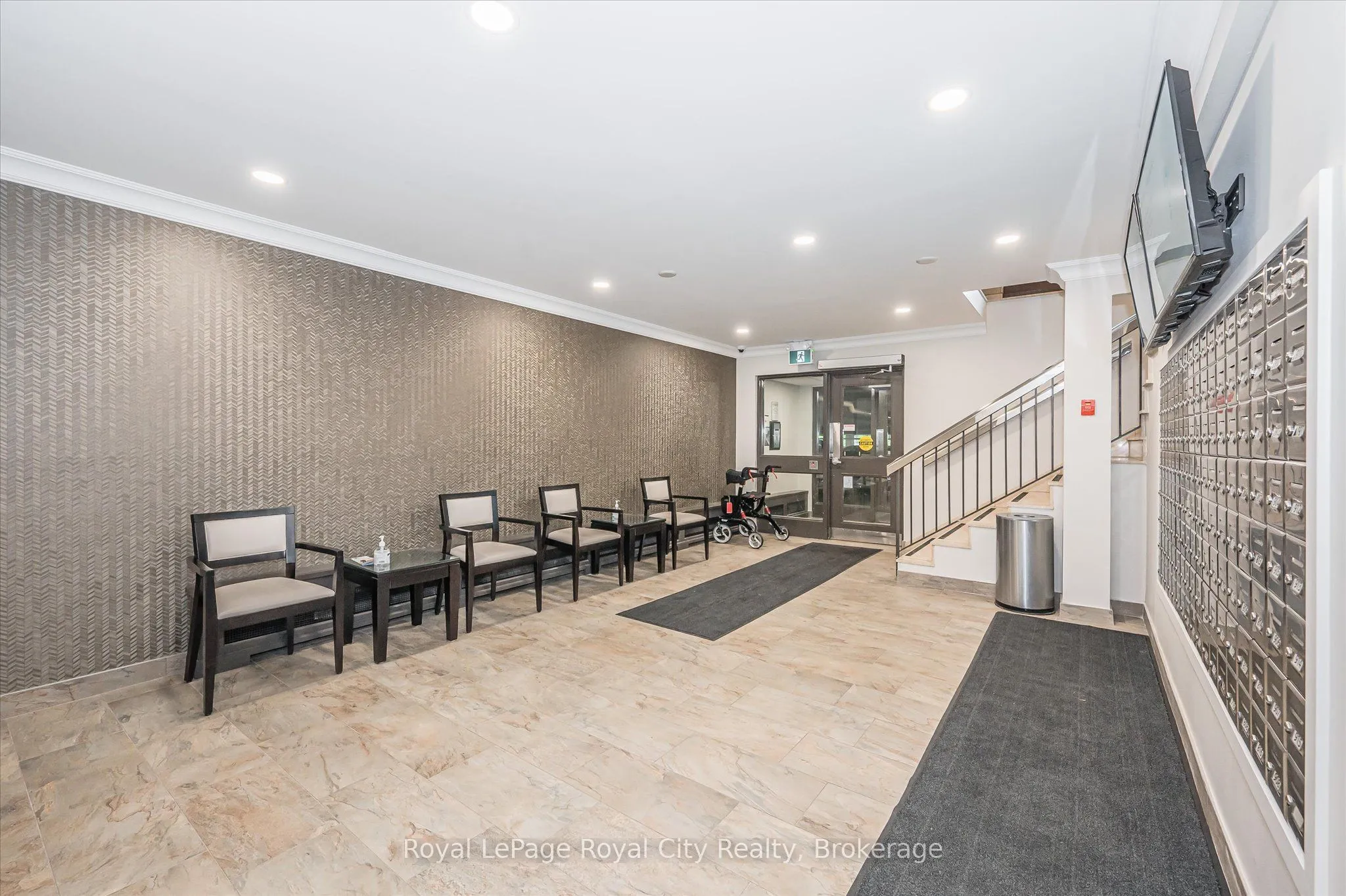 19 Woodlawn Road E, #713