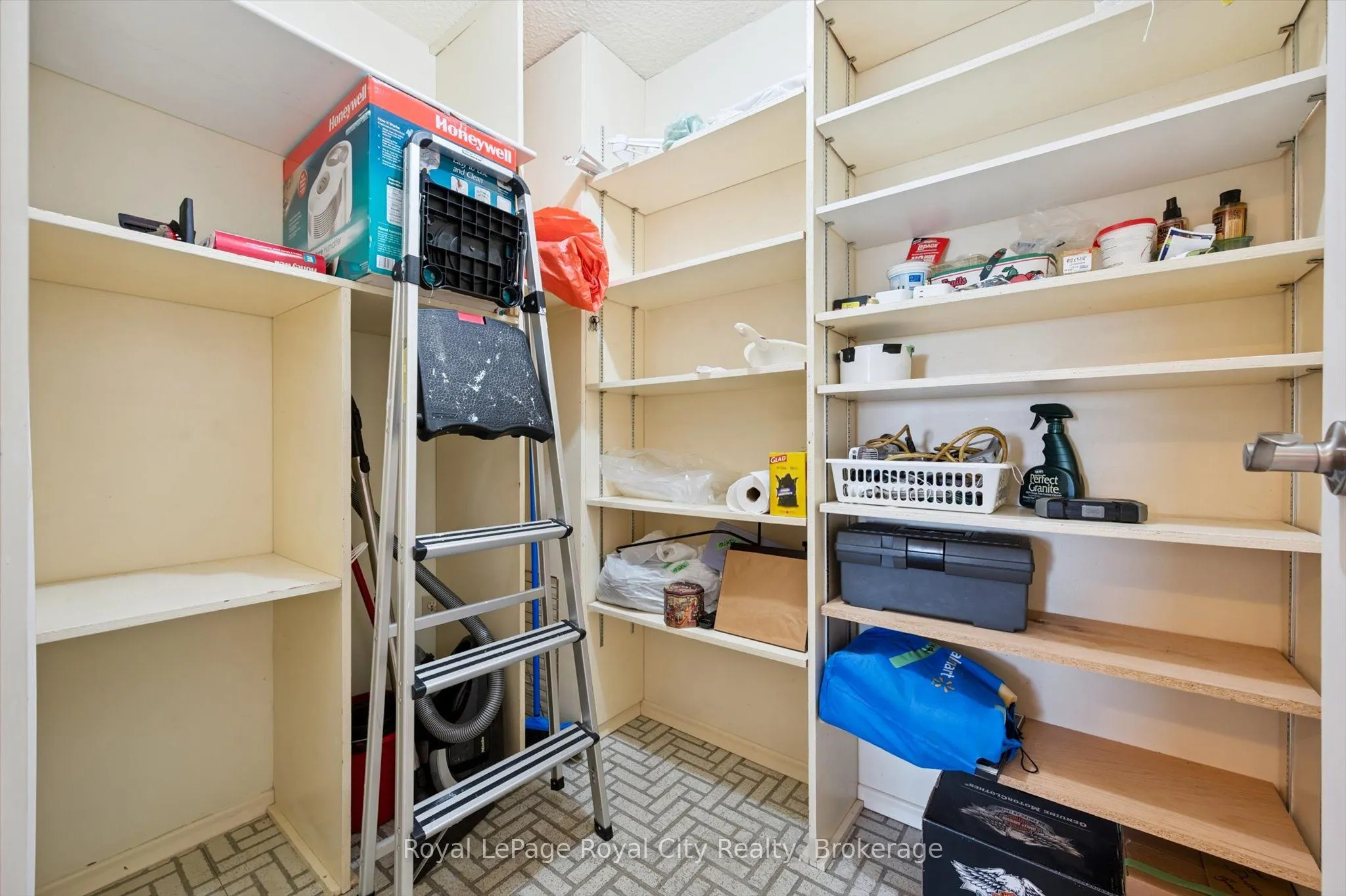 19 Woodlawn Road E, #713