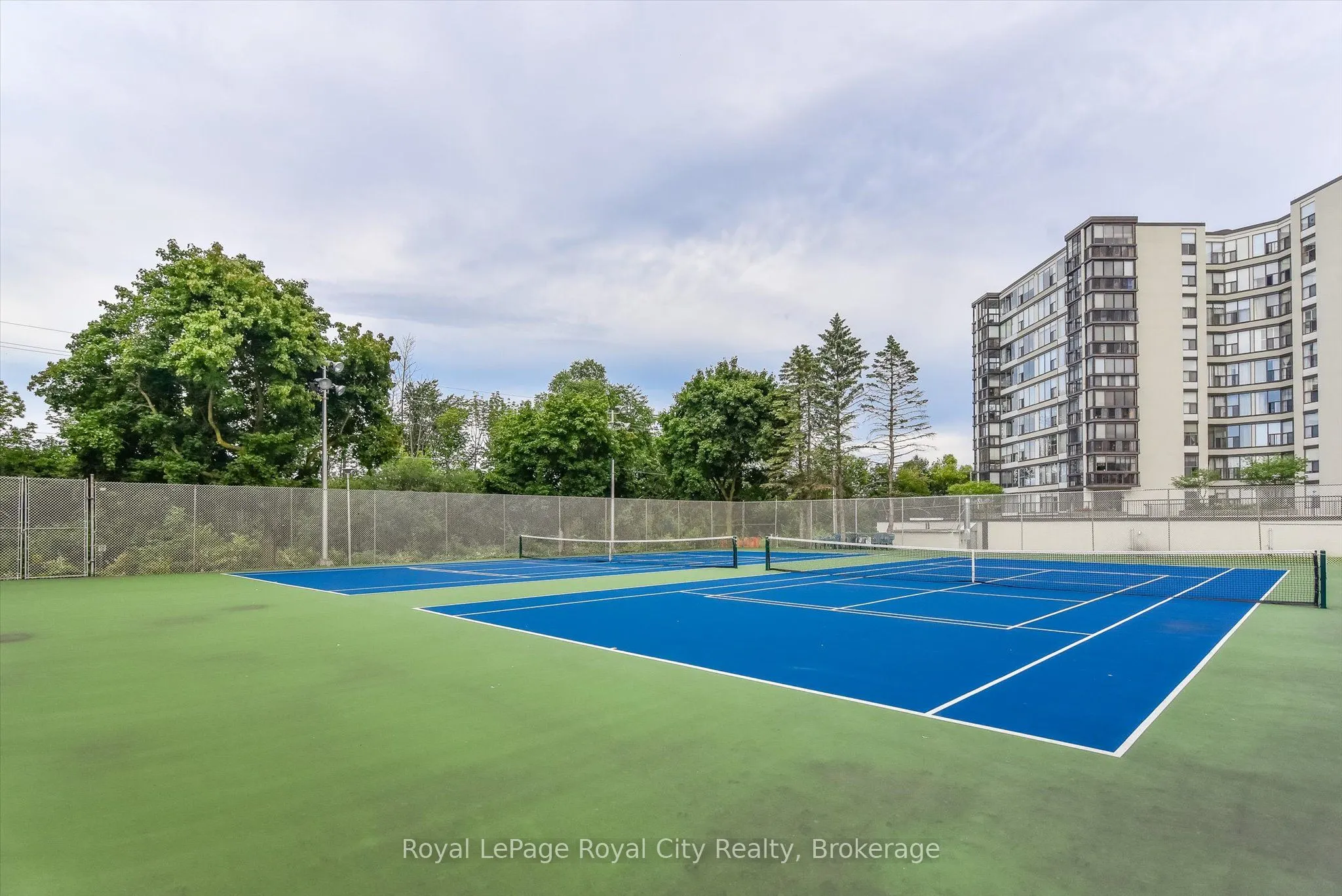 19 Woodlawn Road E, #713