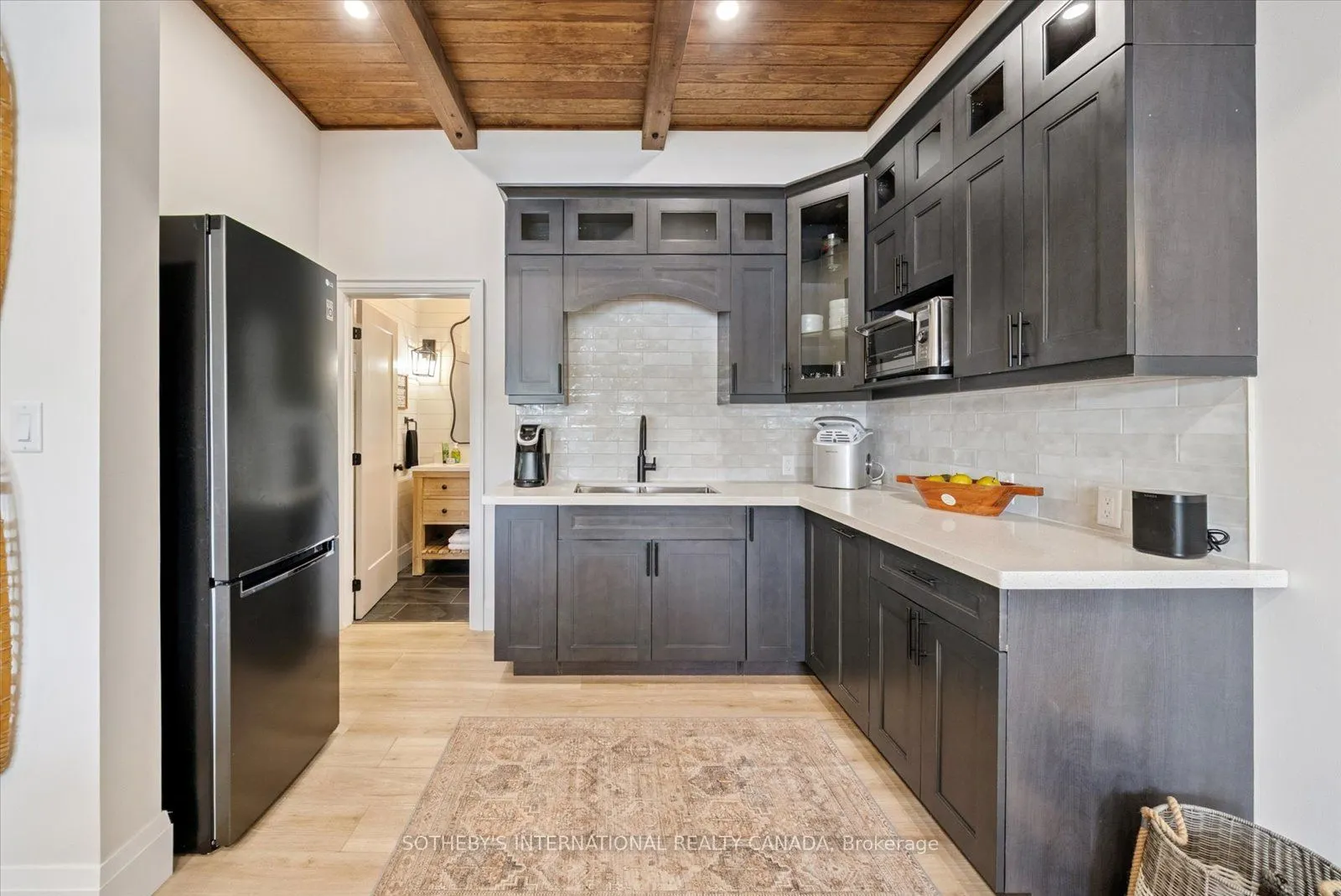 1068 Upper Lane