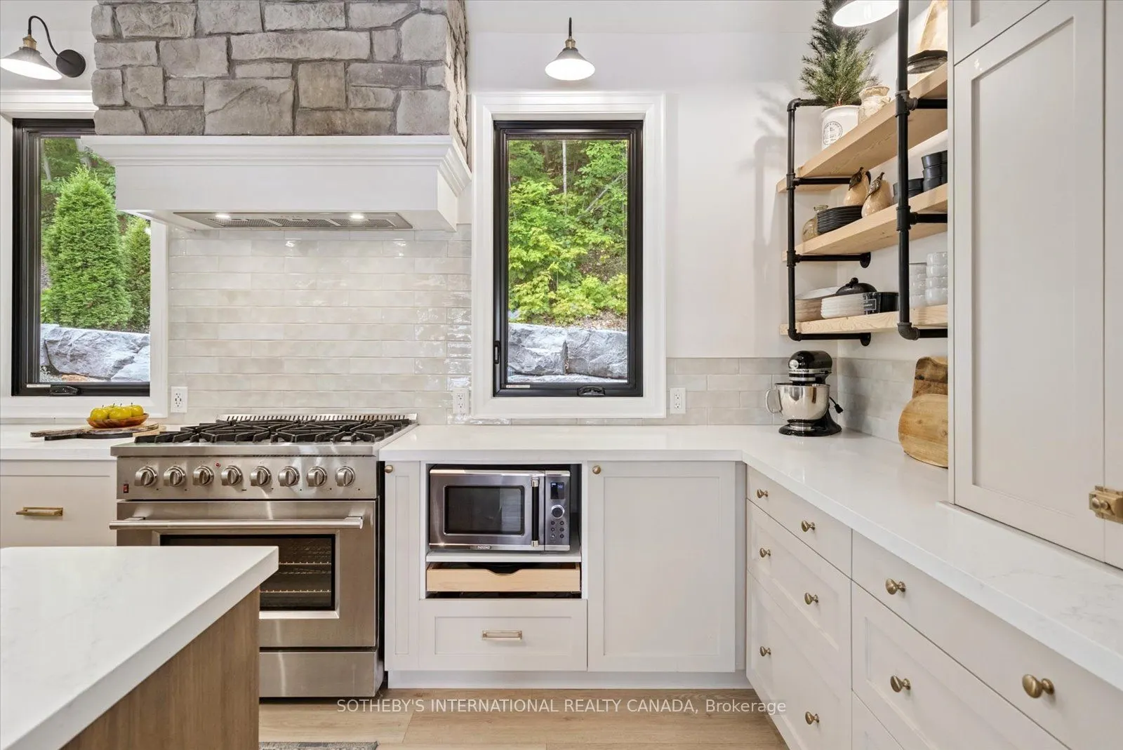 1068 Upper Lane